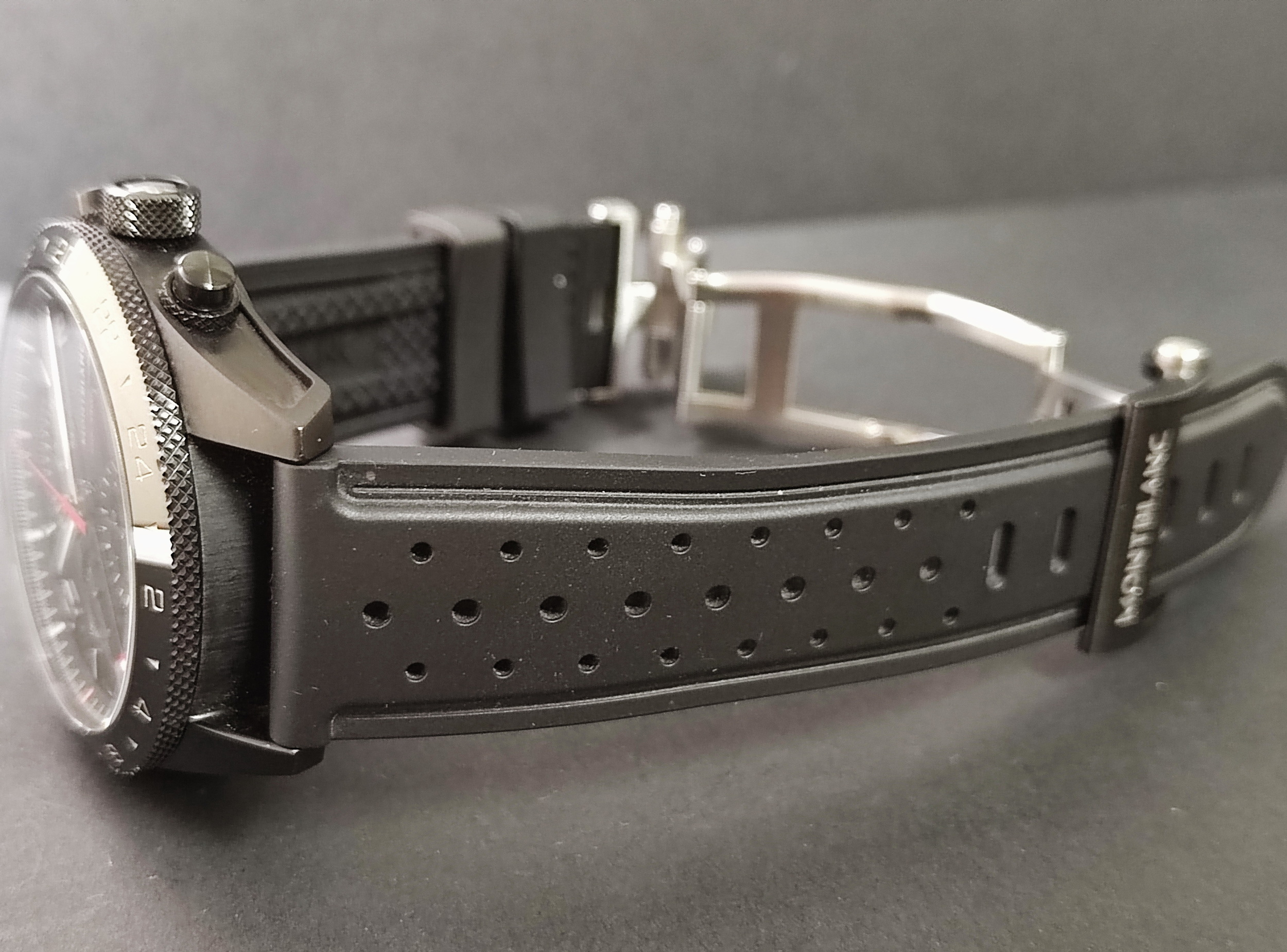 萬寶龍 TimeWalker 時光行者 黑色錶殼 大錶徑43mm 自動上鍊 兩地時間 計時功能~原廠盒單 UTC 7