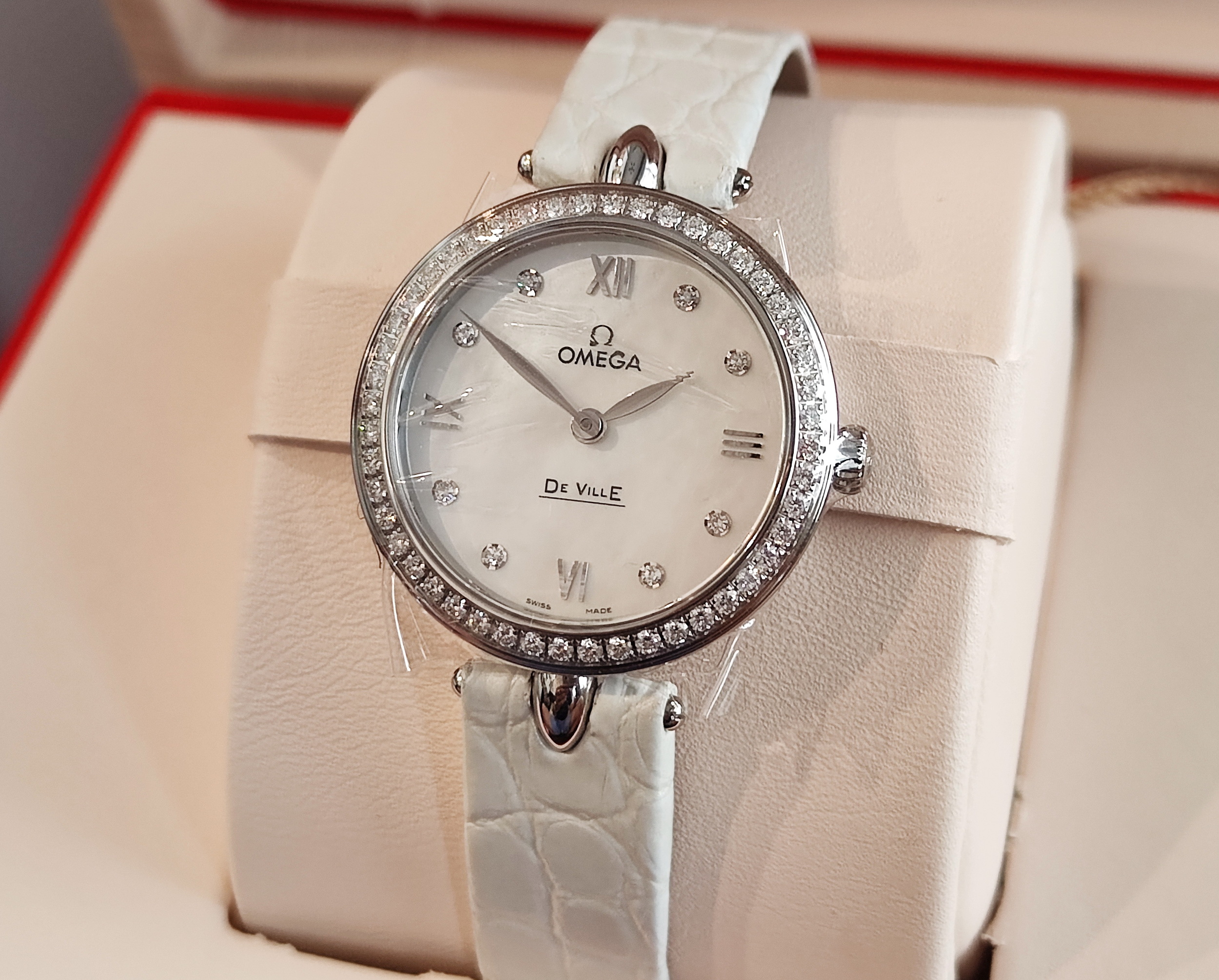 OMEGA 碟飛系列 全新 原鑲鑽圈 白色珍珠母貝面盤 錶徑27.4mm 自動上鍊~原廠盒單 國內AD 3