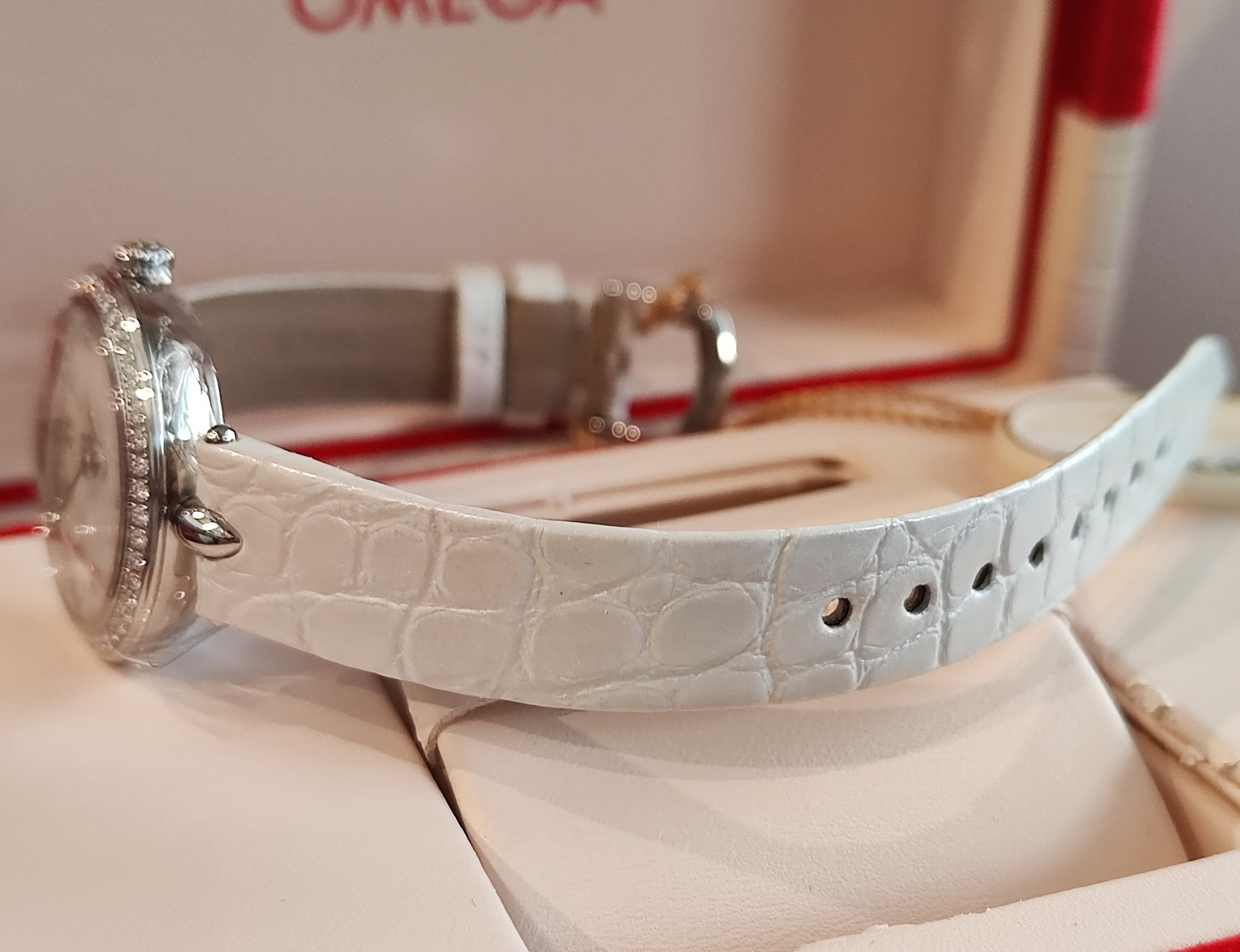 OMEGA 碟飛系列 全新 原鑲鑽圈 白色珍珠母貝面盤 錶徑27.4mm 自動上鍊~原廠盒單 國內AD 4
