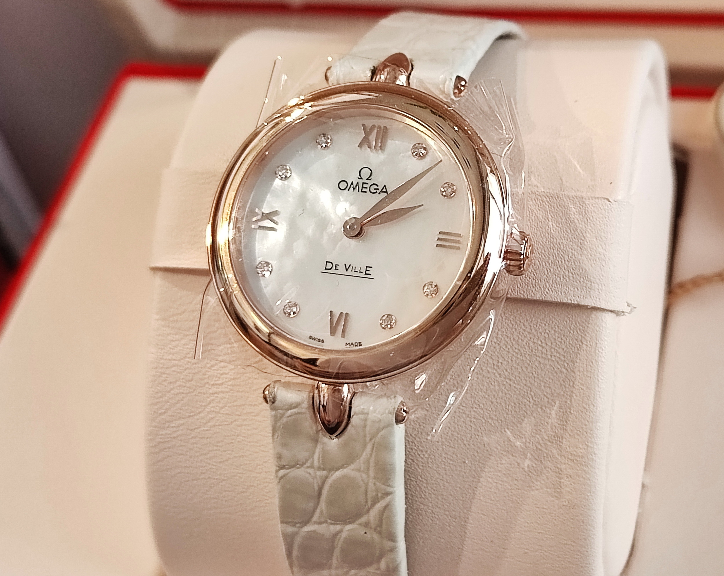 OMEGA 碟飛系列 全新 18K玫瑰金 白色珍珠母貝面盤 錶徑27.4mm 自動上鍊~原廠盒單 國內AD