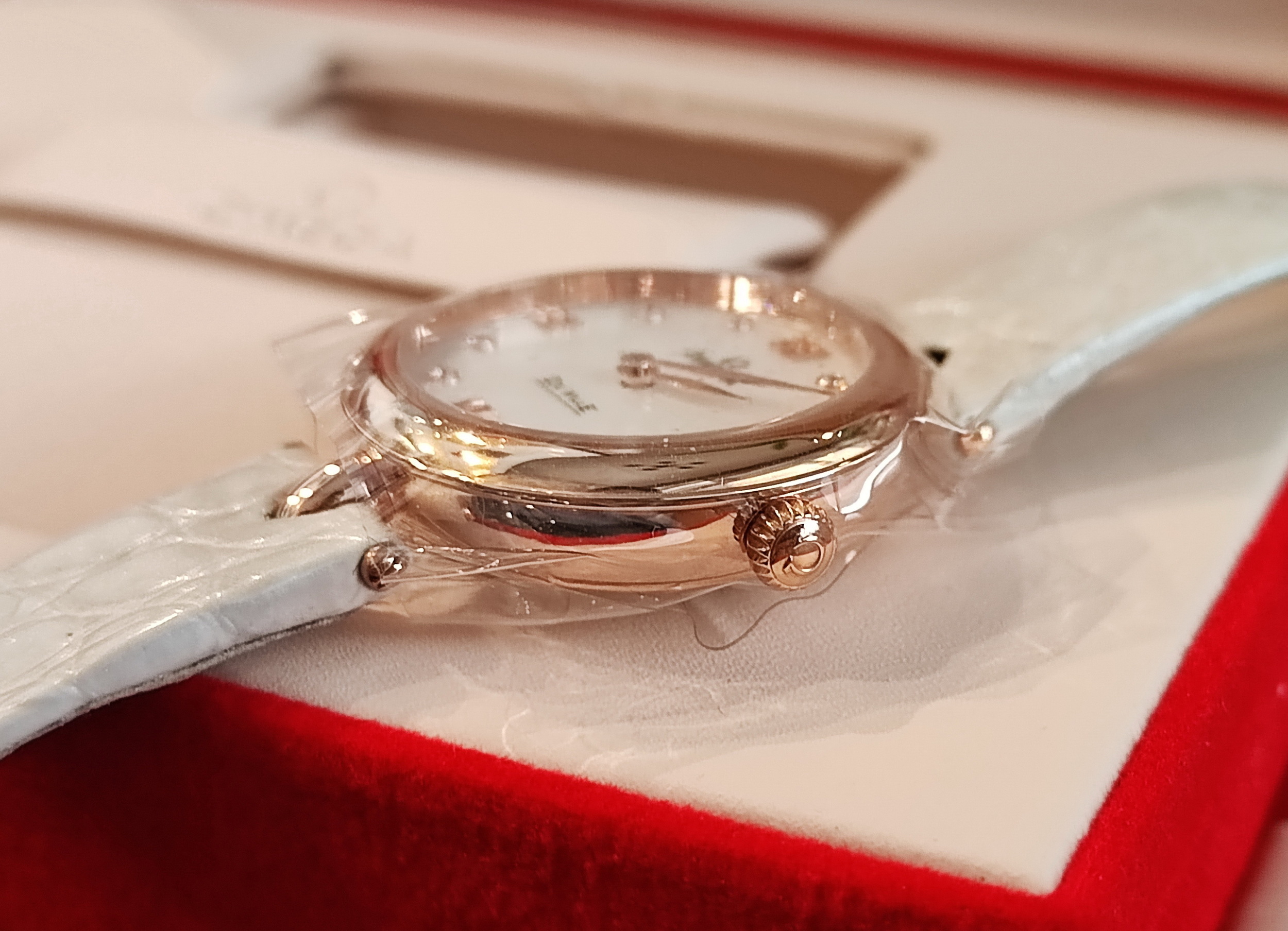 OMEGA 碟飛系列 全新 18K玫瑰金 白色珍珠母貝面盤 錶徑27.4mm 自動上鍊~原廠盒單 國內AD 4