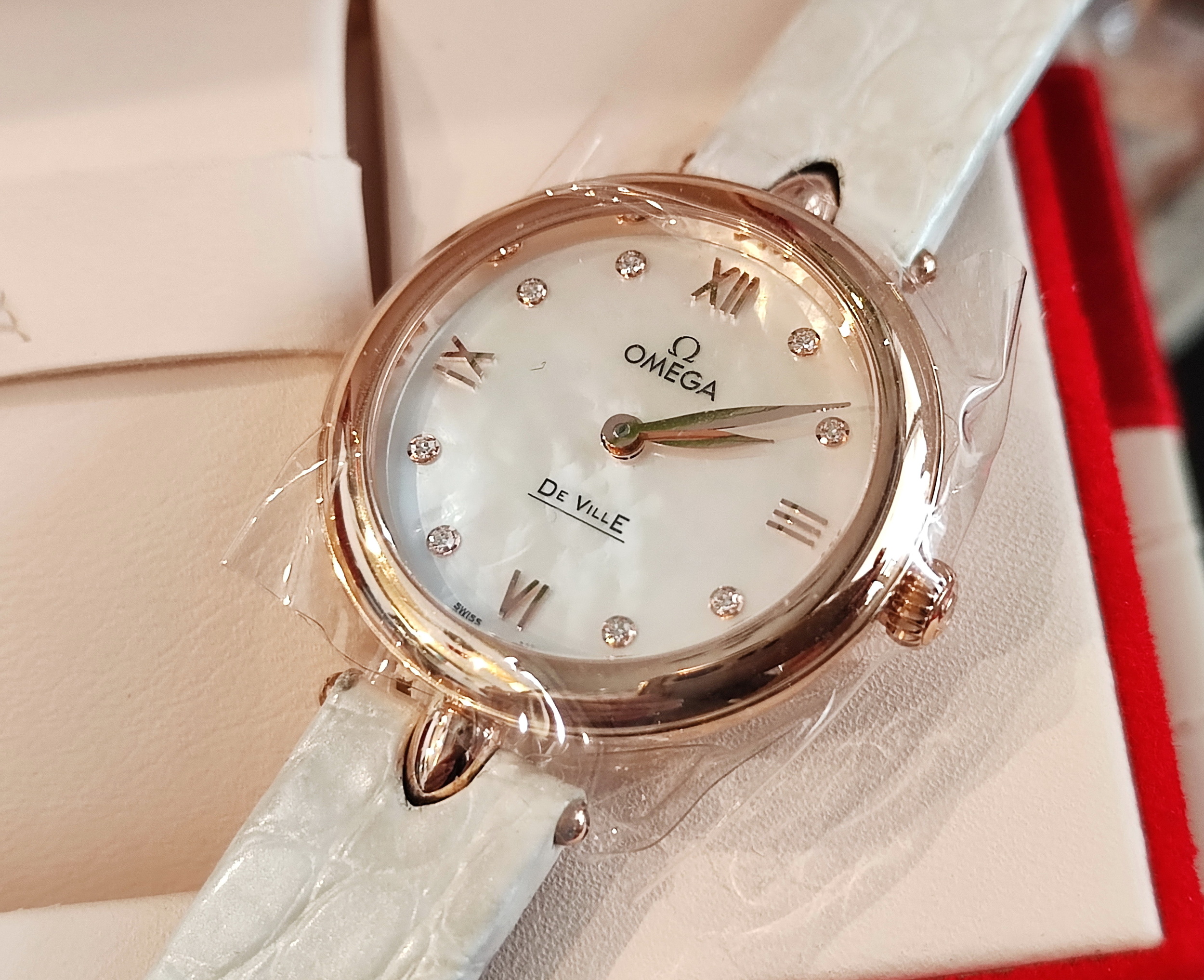 OMEGA 碟飛系列 全新 18K玫瑰金 白色珍珠母貝面盤 錶徑27.4mm 自動上鍊~原廠盒單 國內AD 7