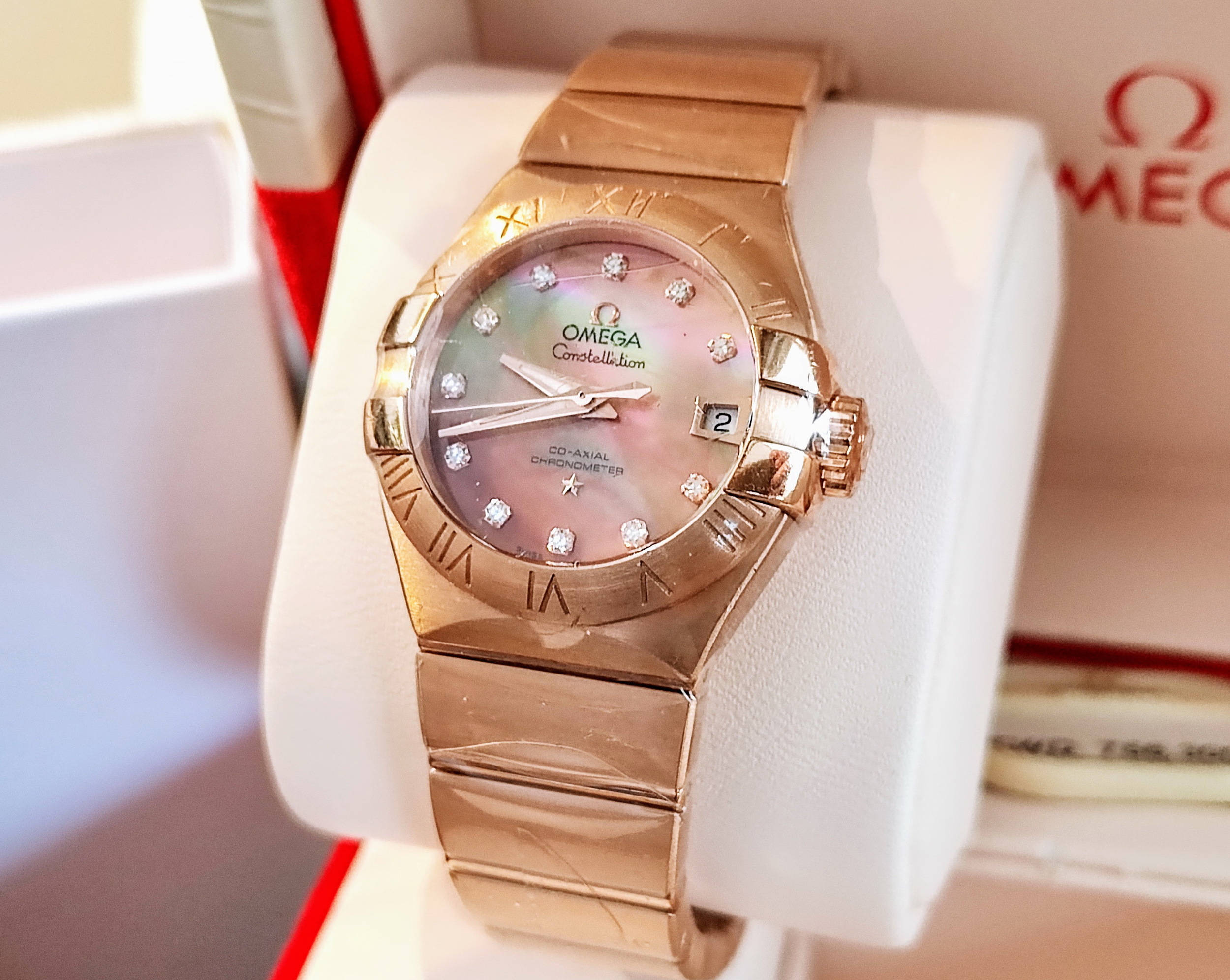 OMEGA 星座系列 玫瑰金 棕色珍珠母貝面盤 原鑲鑽刻度 錶徑27mm 自動上鍊~國內AD 2