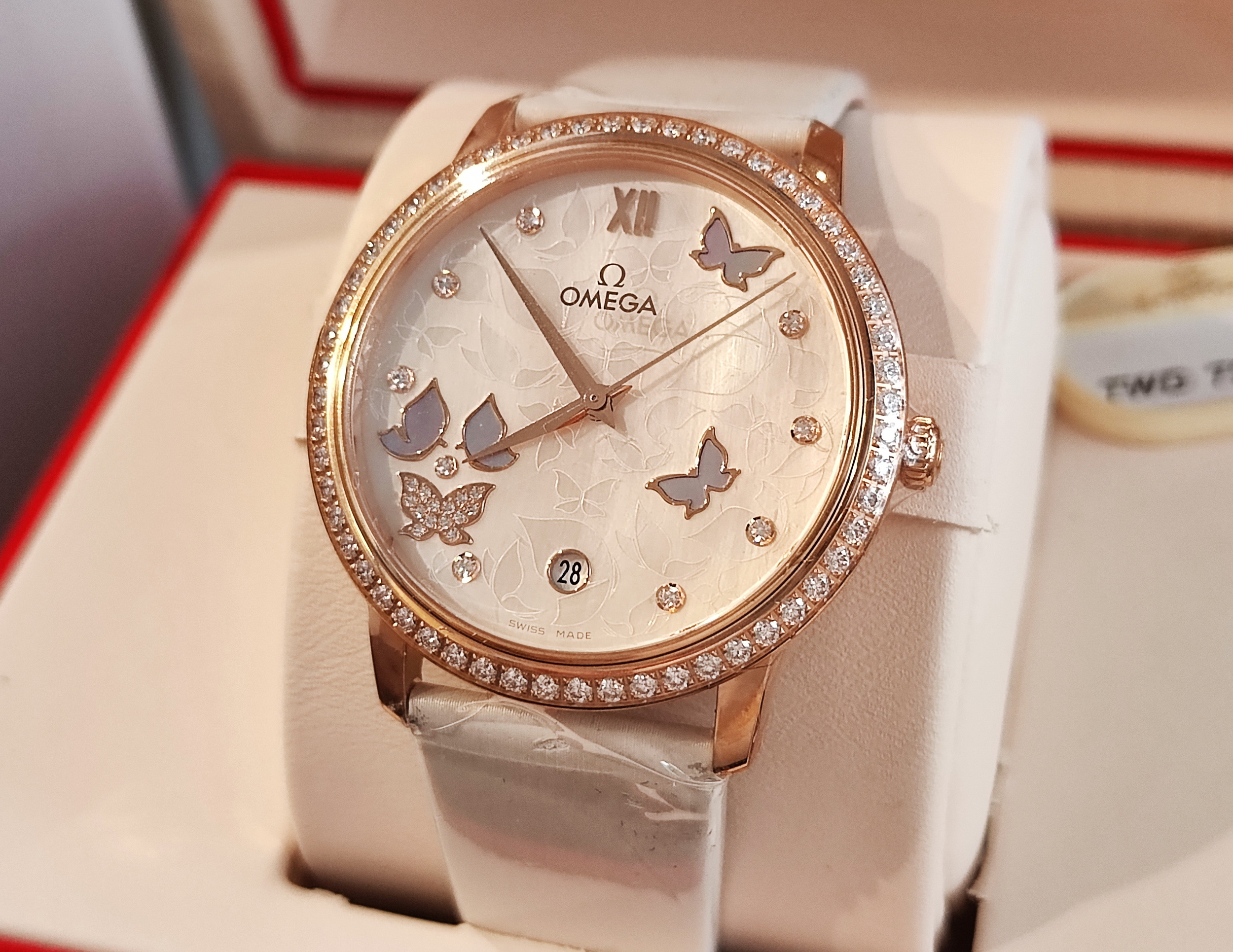 OMEGA 碟飛系列 全新 Butterfly蝴蝶面盤 玫瑰金 原鑲鑽圈 錶徑37mm 自動上鍊~國內AD 3