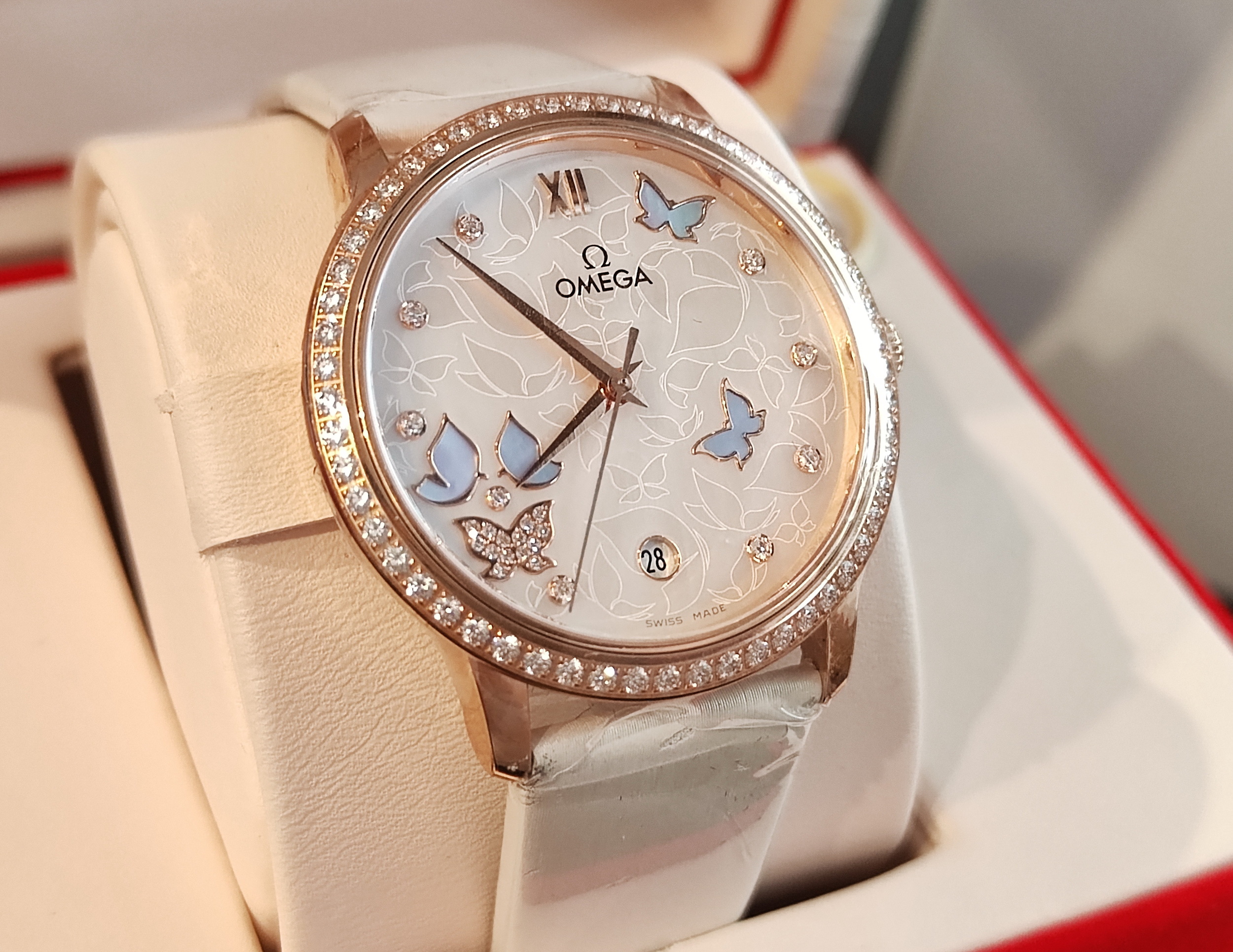 OMEGA 碟飛系列 全新 Butterfly蝴蝶面盤 玫瑰金 原鑲鑽圈 錶徑37mm 自動上鍊~國內AD 5