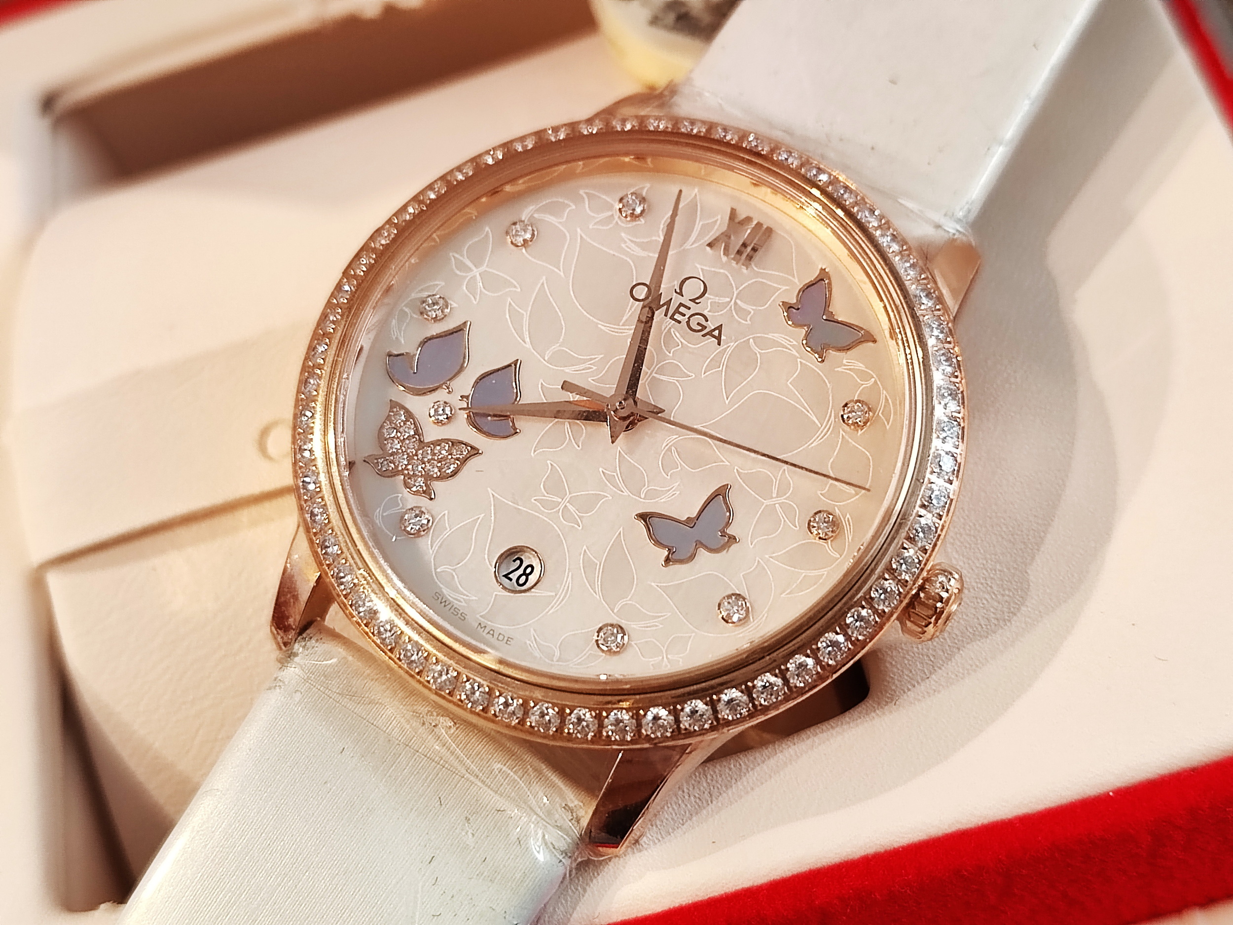 OMEGA 碟飛系列 全新 Butterfly蝴蝶面盤 玫瑰金 原鑲鑽圈 錶徑37mm 自動上鍊~國內AD 8