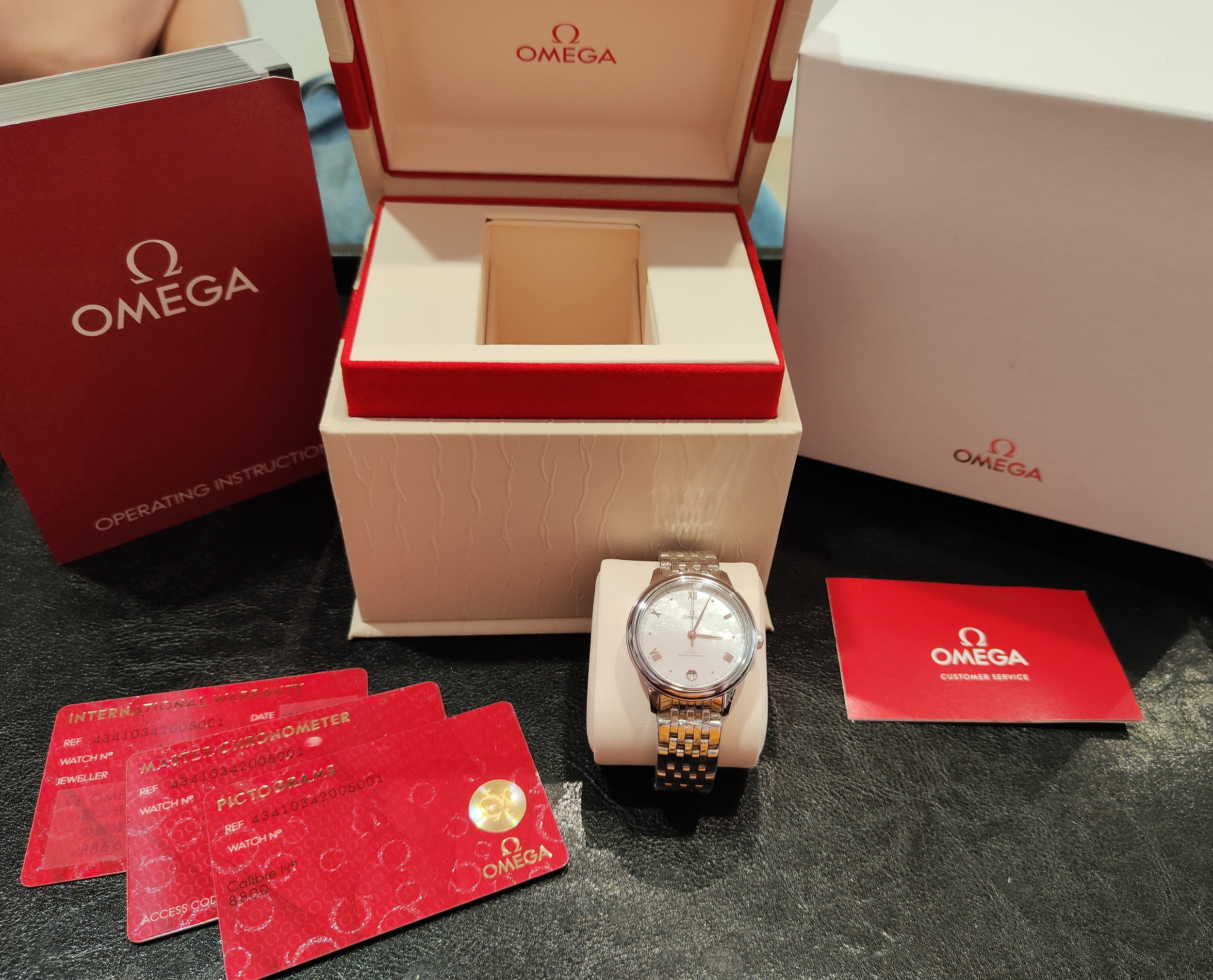 OMEGA 全新 女用 碟飛系列 錶徑34mm 自動上鍊 白色珍珠母貝面盤~原廠盒單 國內AD 7