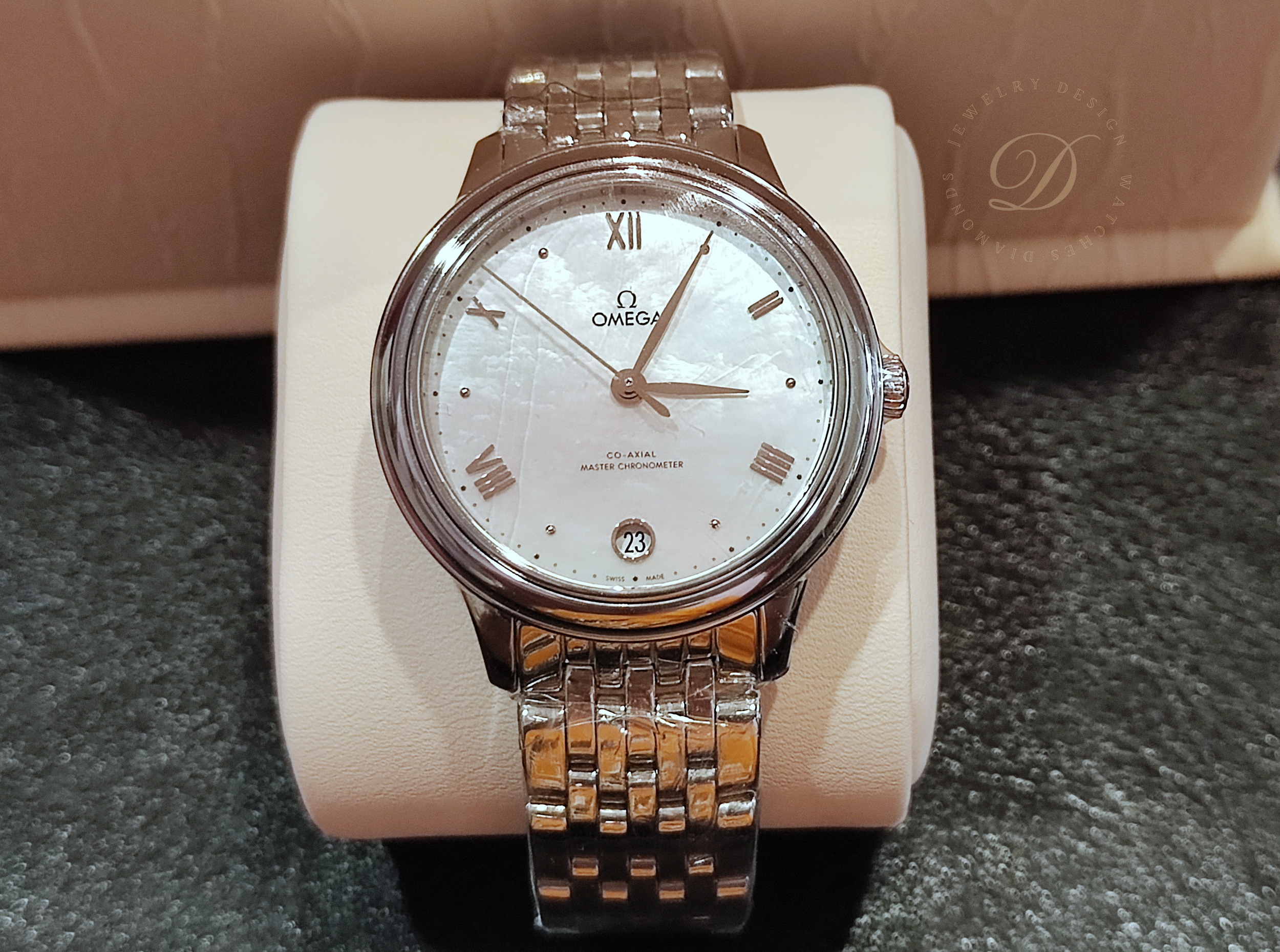 OMEGA 全新 女用 碟飛系列 錶徑34mm 自動上鍊 白色珍珠母貝面盤~原廠盒單 國內AD