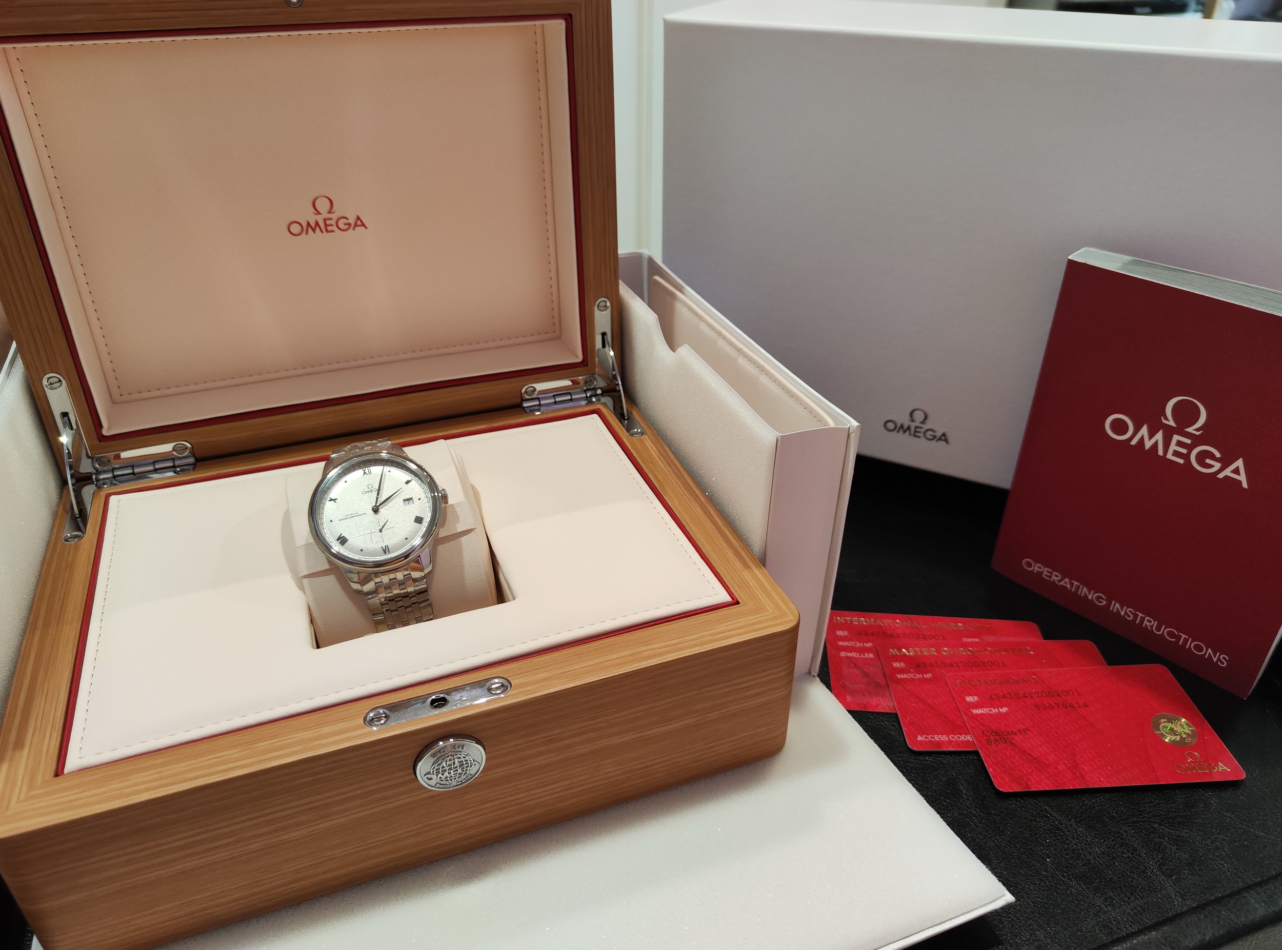 OMEGA 全新 碟飛系列 大錶徑41mm 自動上鍊 銀色面盤~原廠盒單 國內AD 8