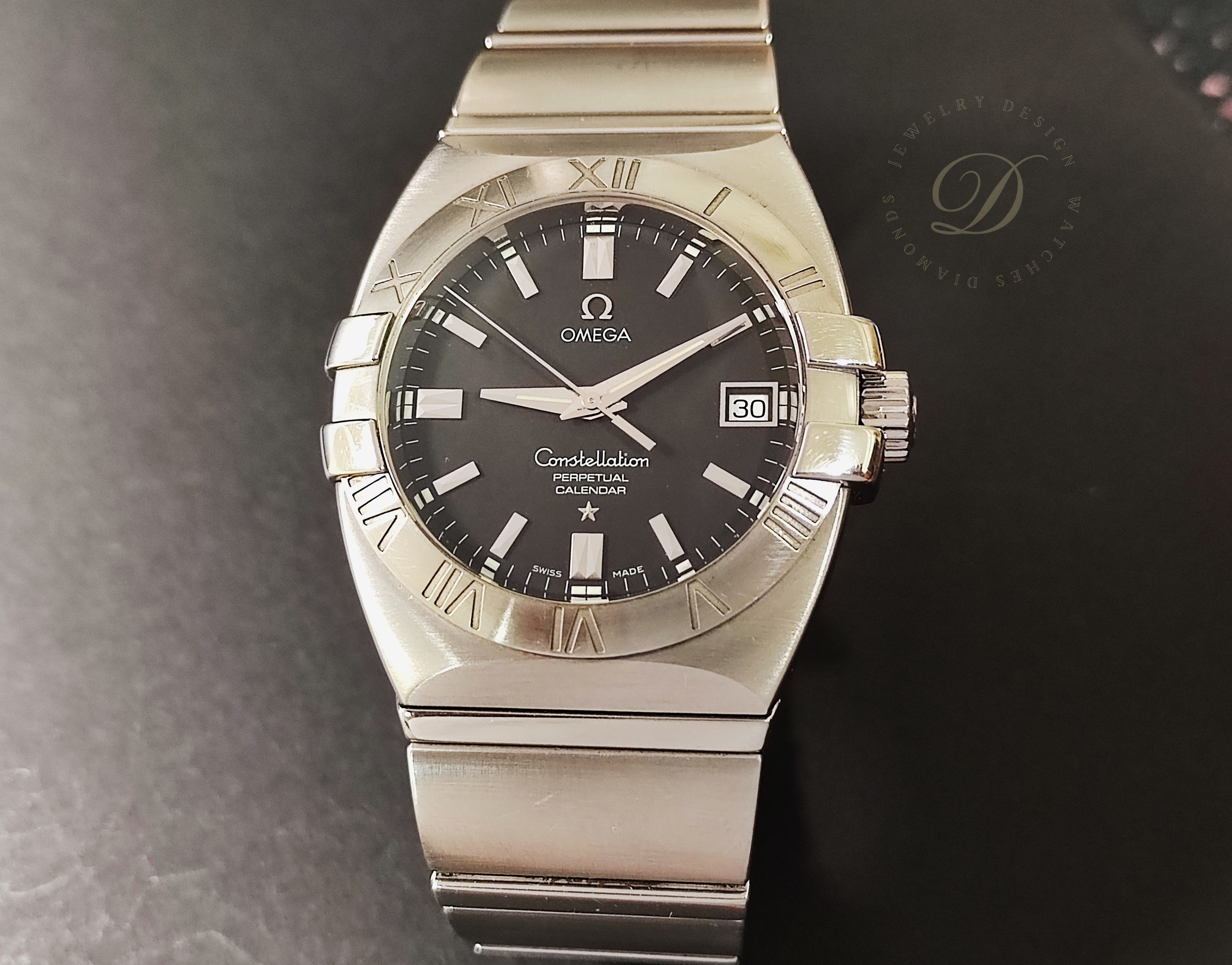 OMEGA 星座系列 雙鷹 萬年曆 黑色面盤 錶徑36mm 羅馬數字 溫度補償 石英萬年曆機芯 絕版品~原廠盒裝 海馬可參考