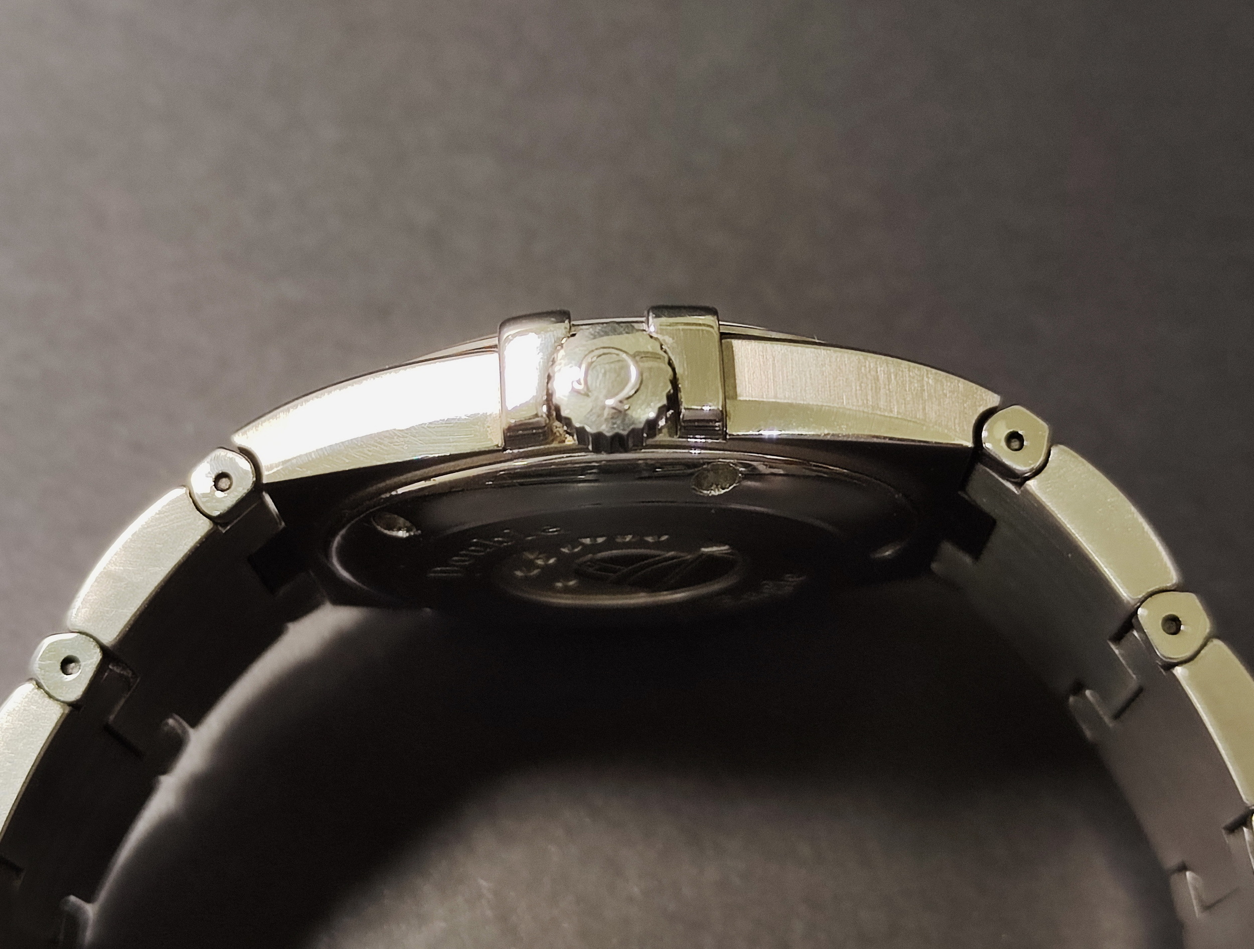 OMEGA 星座系列 雙鷹 萬年曆 黑色面盤 錶徑36mm 羅馬數字 溫度補償 石英萬年曆機芯 絕版品~原廠盒裝 海馬可參考 4