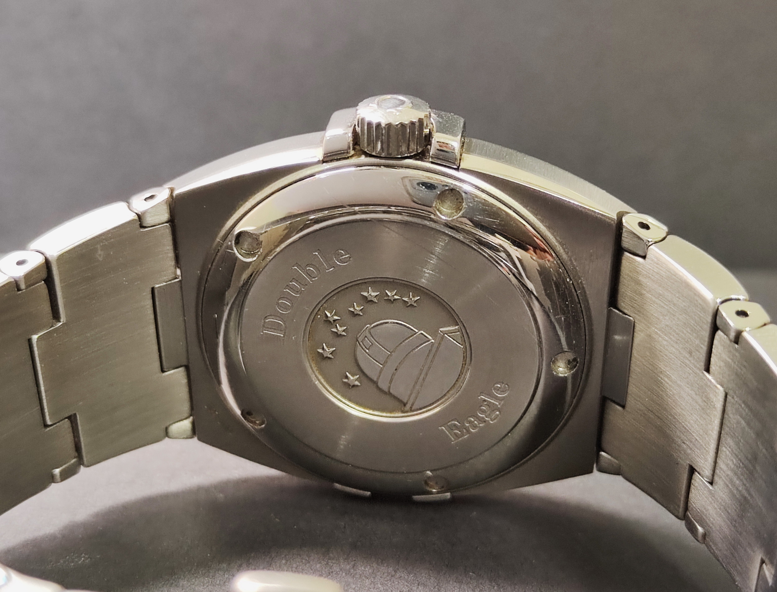 OMEGA 星座系列 雙鷹 萬年曆 黑色面盤 錶徑36mm 羅馬數字 溫度補償 石英萬年曆機芯 絕版品~原廠盒裝 海馬可參考 5