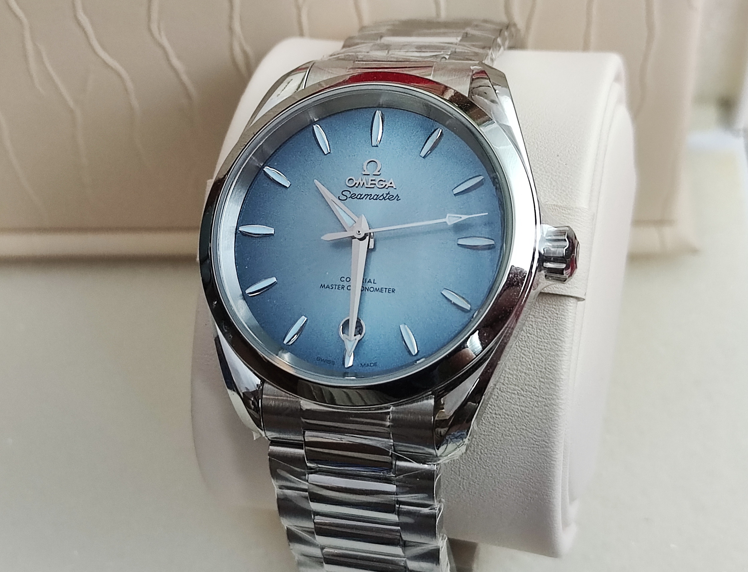 OMEGA 全新 海馬 Summer Blue 漸層藍色面盤 錶徑38mm 自動上鍊~原廠盒單 2024 4