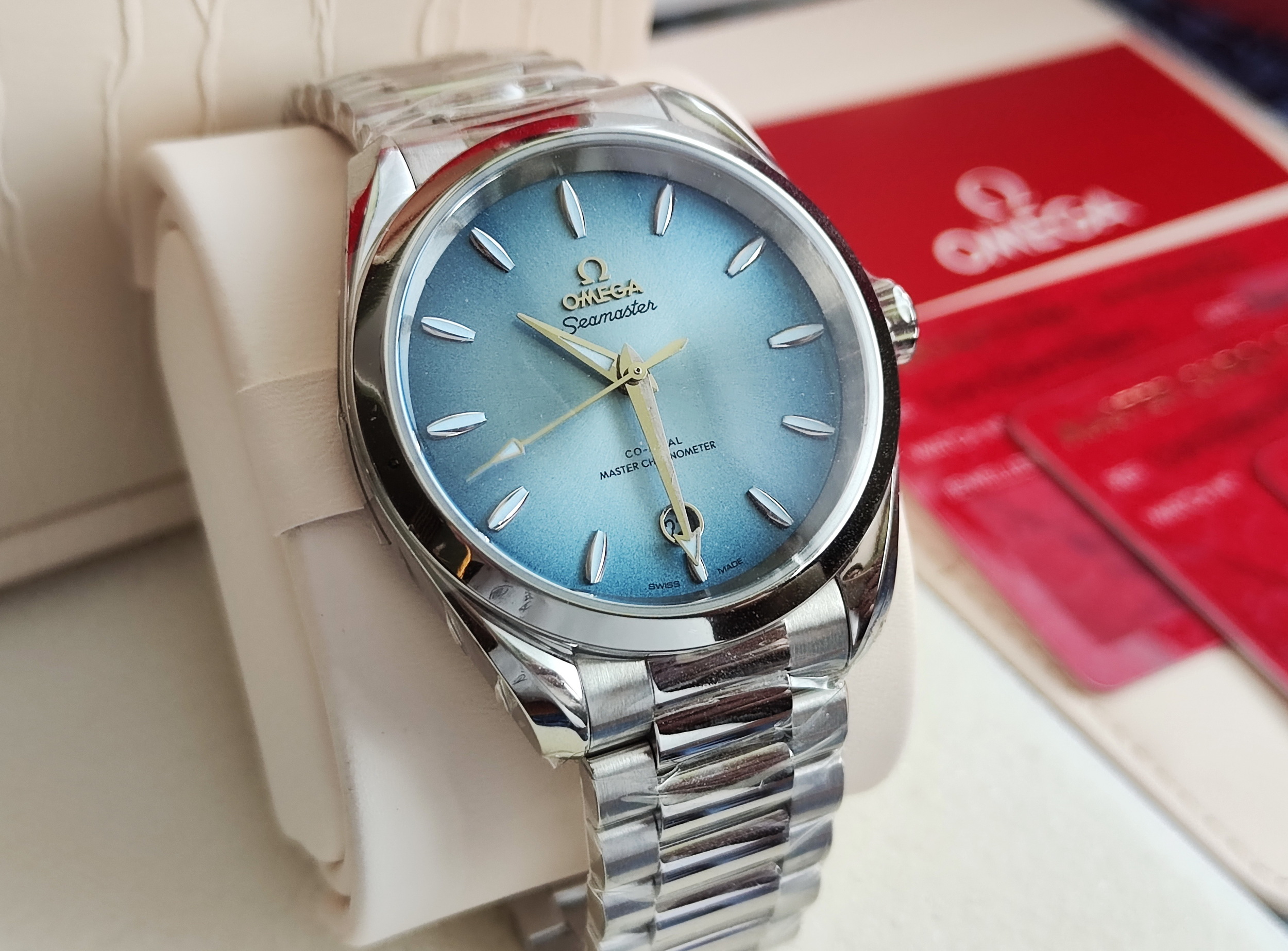 OMEGA 全新 海馬 Summer Blue 漸層藍色面盤 錶徑38mm 自動上鍊~原廠盒單 2024