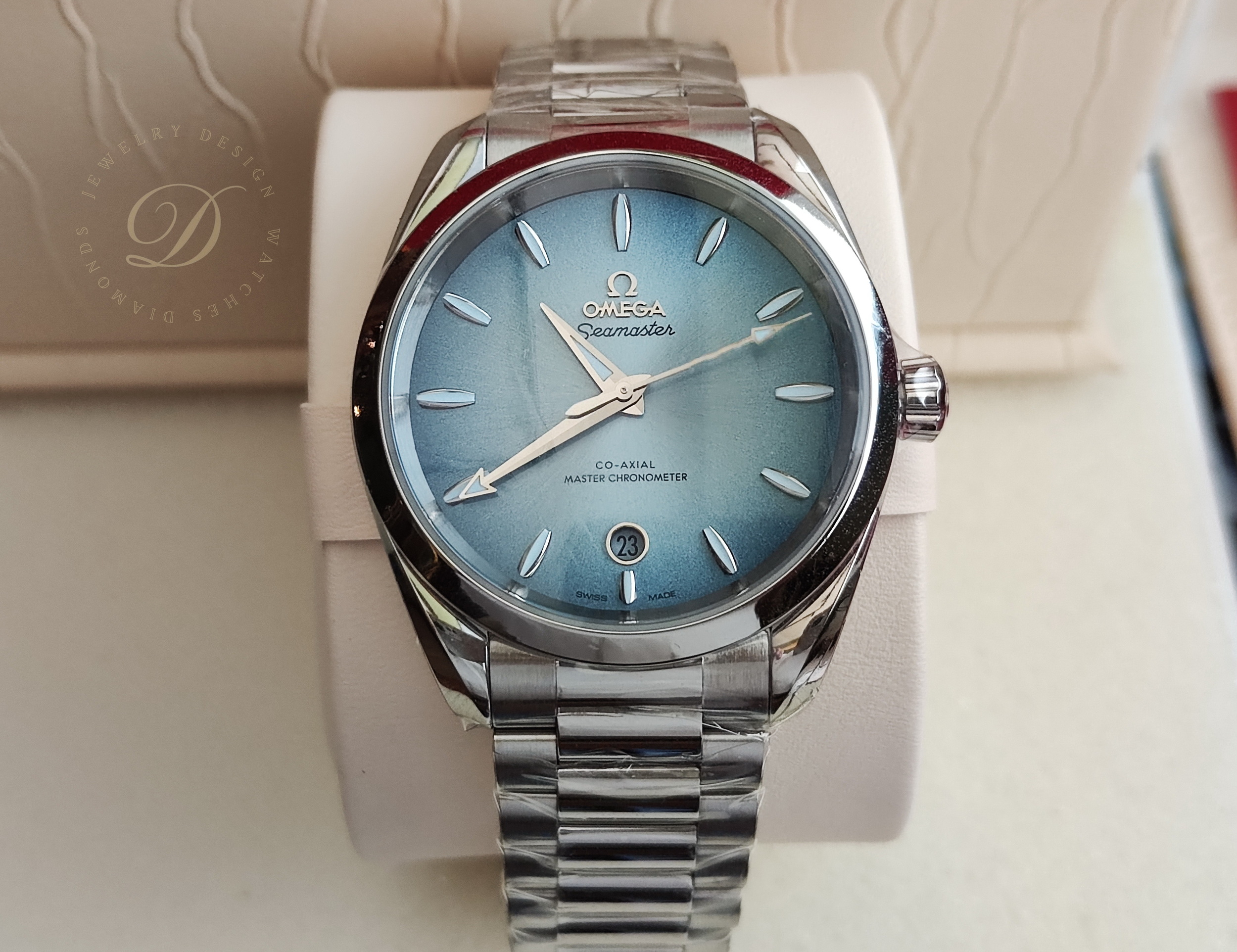 OMEGA 全新 海馬 Summer Blue 漸層藍色面盤 錶徑38mm 自動上鍊~原廠盒單 2024 2