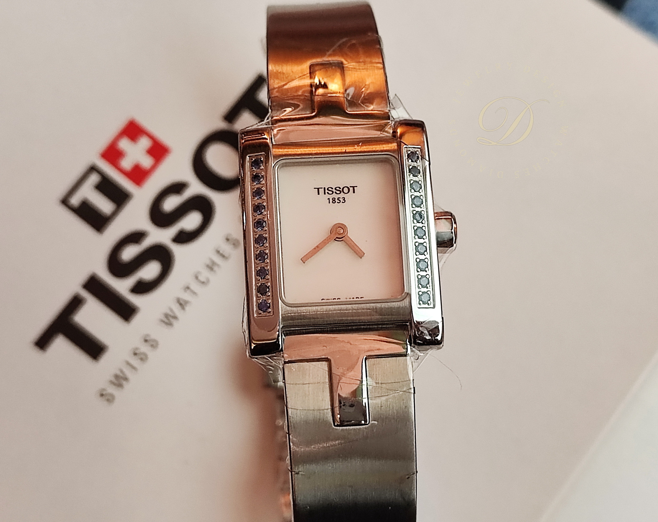 天梭 TISSOT 全新 Lady 女仕 原鑲藍色鋯石 珍珠母貝面盤 錶徑20mm 石英機芯~原廠盒單 未使用品