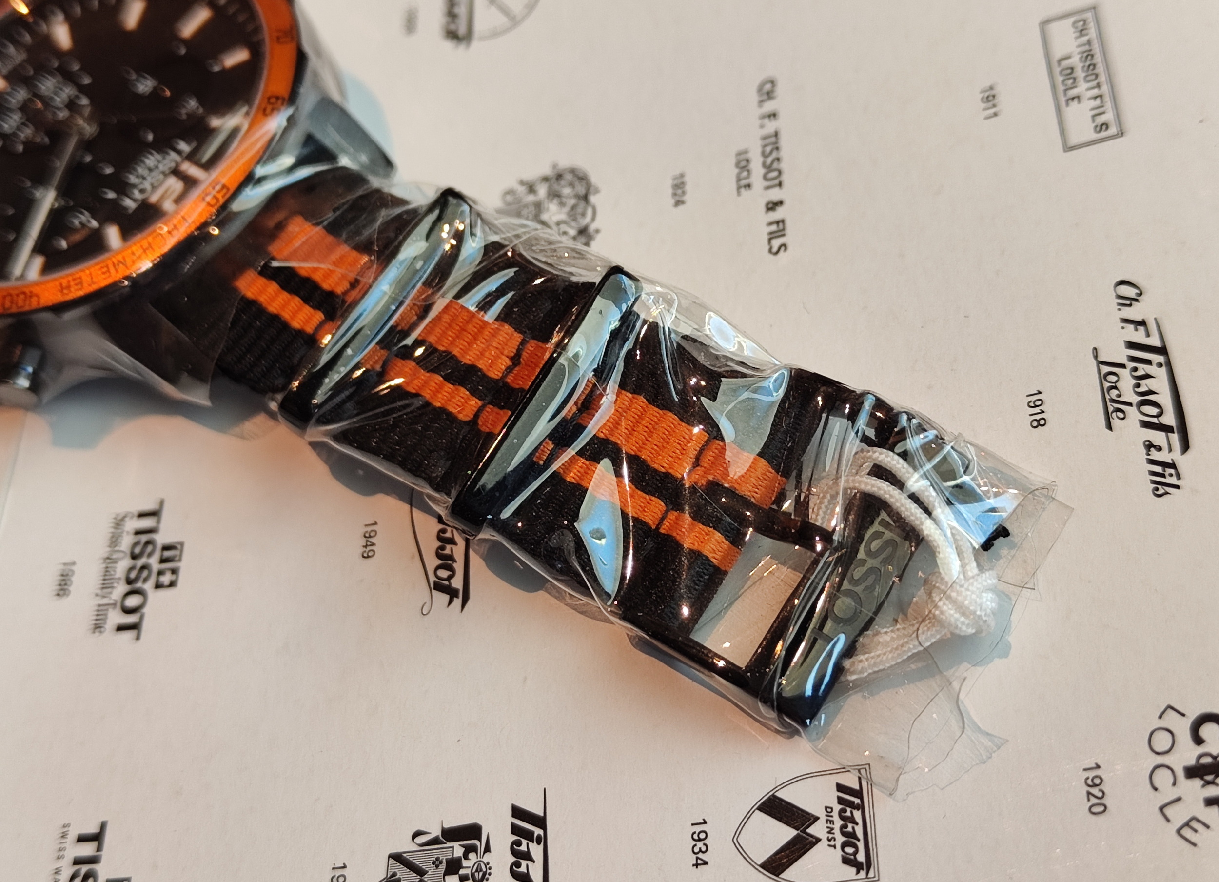 天梭 TISSOT 全新 T-SPORT 大錶徑42mm 橘色錶圈 石英機芯~原廠盒單 未使用品 7