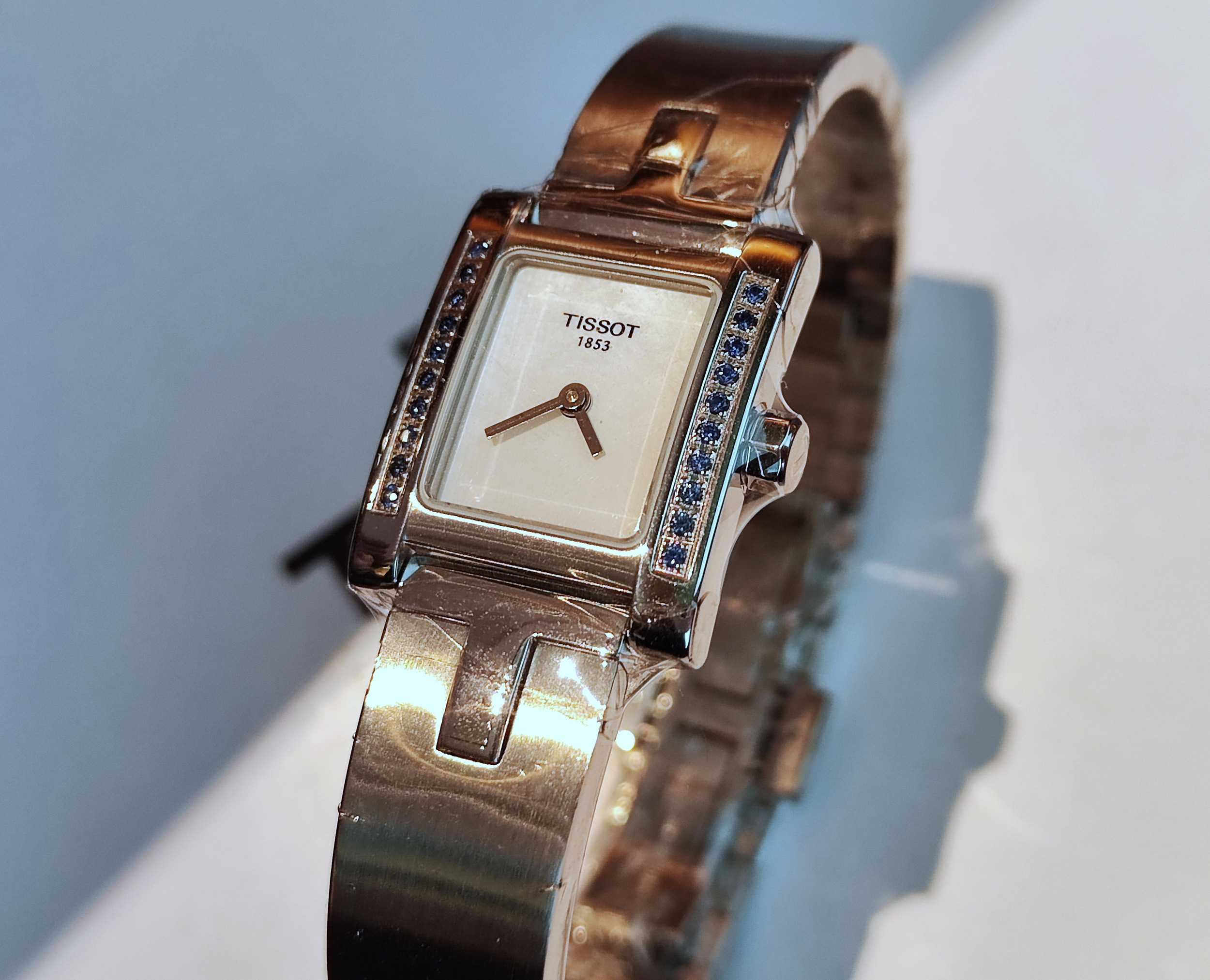 天梭 TISSOT 全新 Lady 女仕 原鑲藍色鋯石 珍珠母貝面盤 錶徑20mm 石英機芯~原廠盒單 未使用品 3