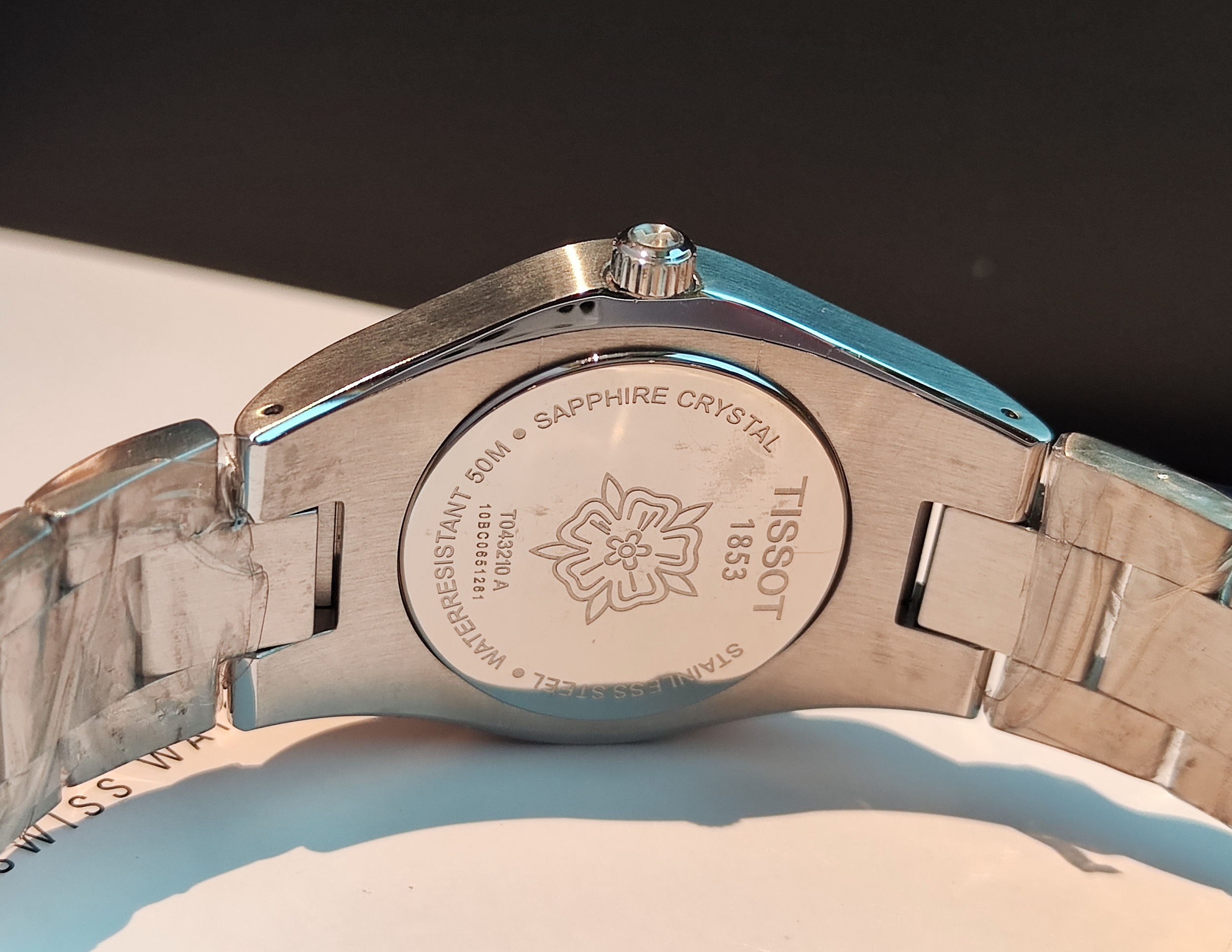 天梭 TISSOT 全新 GLAM SPORT 女仕 原鑲鑽錶 珍珠母貝面盤 錶徑32mm 石英機芯~原廠盒單 未使用品 4