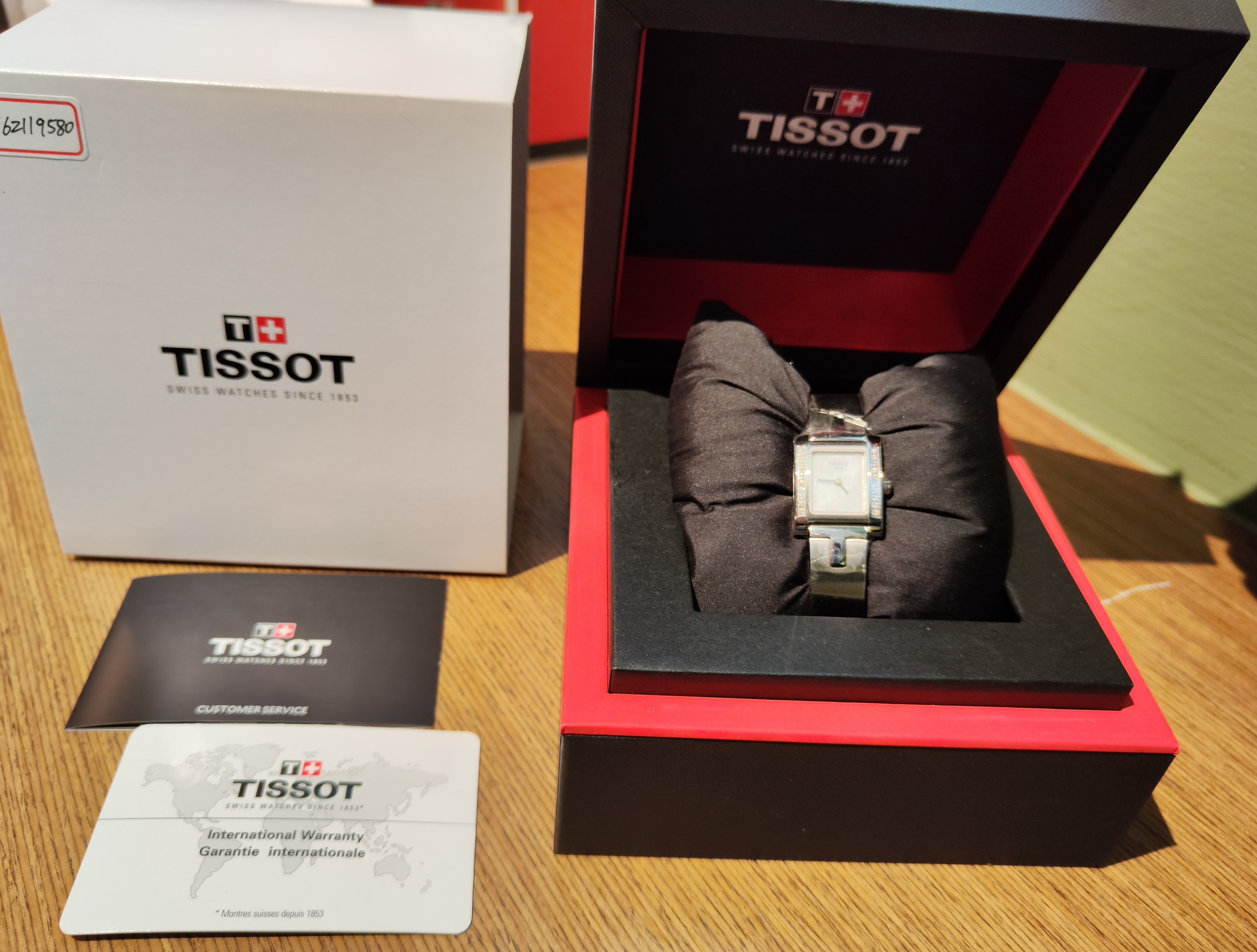 天梭 TISSOT 全新 Lady 女仕 原鑲鑽 珍珠母貝面盤 錶徑20mm 石英機芯~原廠盒單 未使用品 6