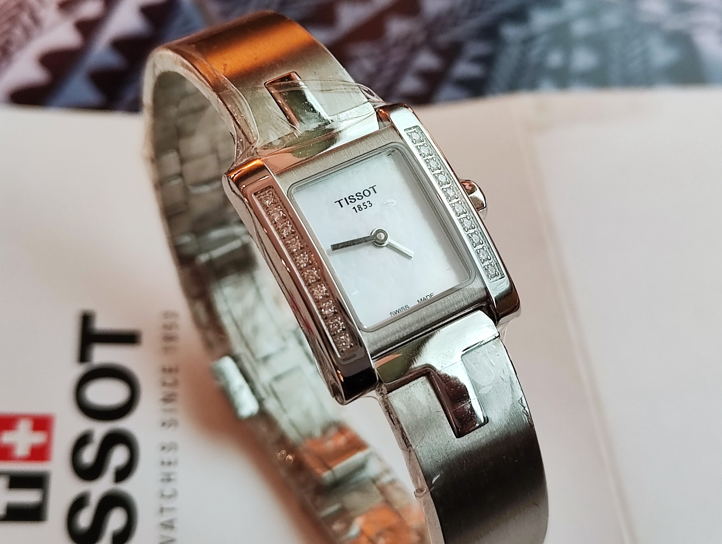 天梭 TISSOT 全新 Lady 女仕 原鑲鑽 珍珠母貝面盤 錶徑20mm 石英機芯~原廠盒單 未使用品 3