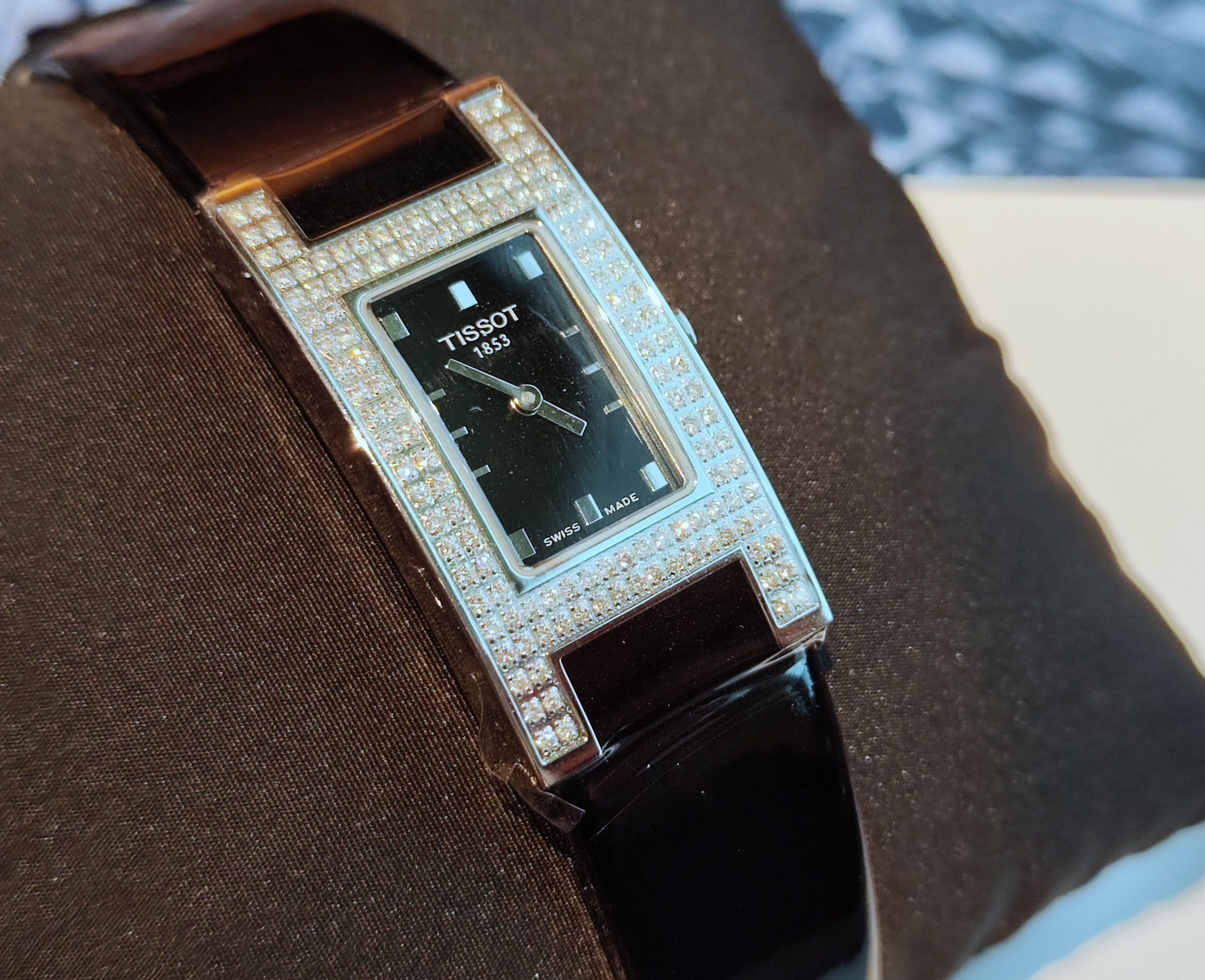 天梭 TISSOT 全新 Bellf Hour系列 原鑲鑽錶 大H 黑色面盤 石英機芯~原廠盒單 未使用品 3