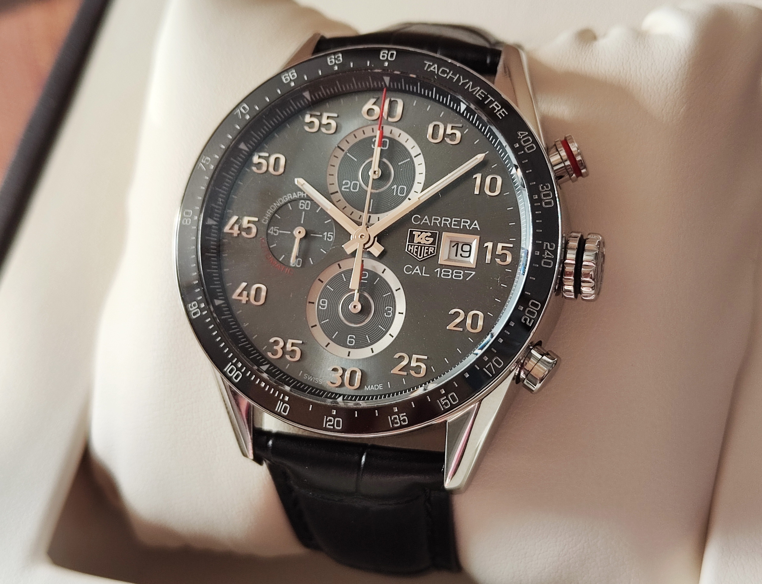 TAG HEUER 豪雅 CARRERA 1887 大錶徑43mm  自動上鍊 計時功能~原廠盒單 Calibre 2