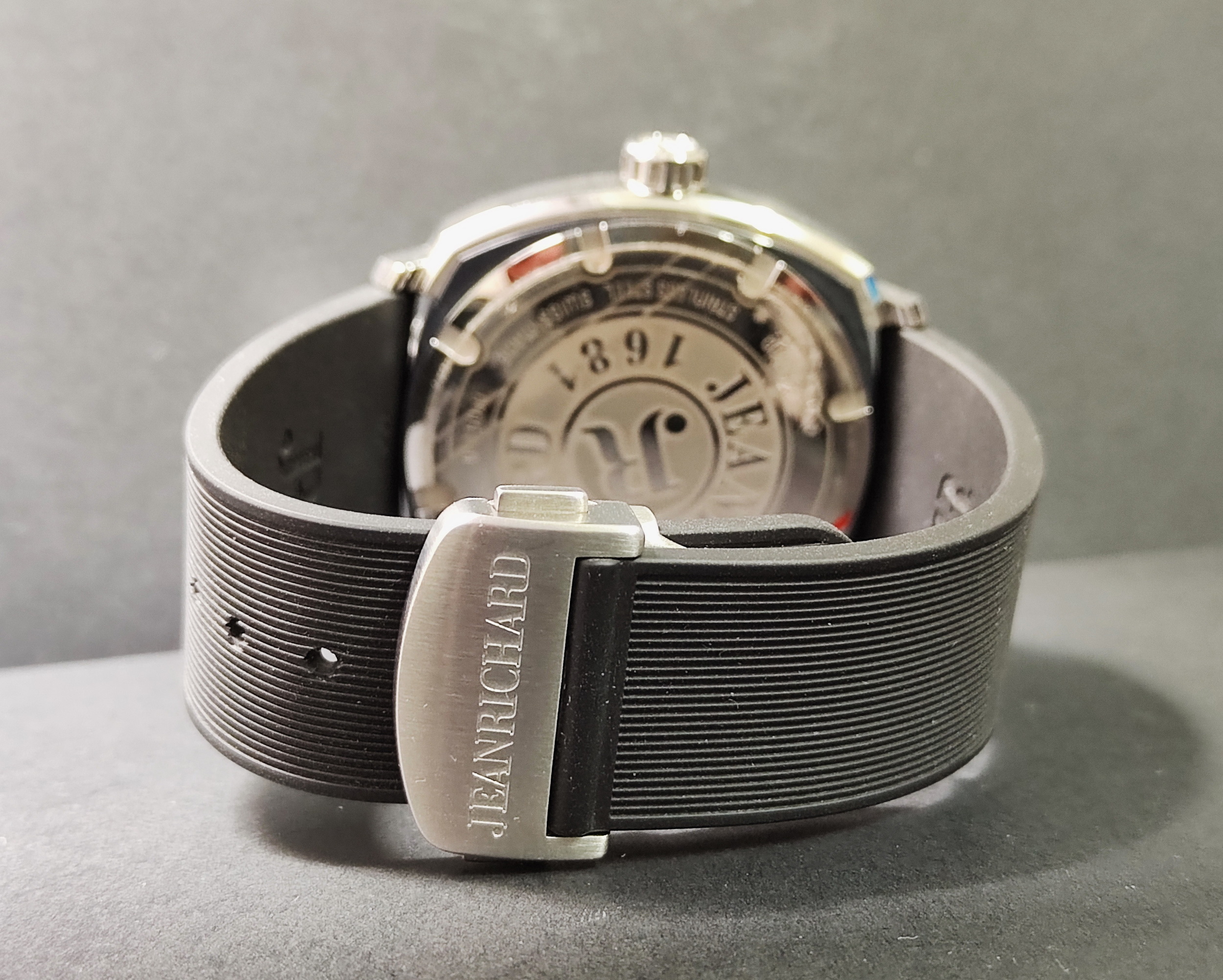 Jean Richard 尚維沙 Aquascope 浮世繪雕刻 藍色面盤 大錶徑44mm 自動上鍊 絕版釋出~原廠盒單 JR DJR 8