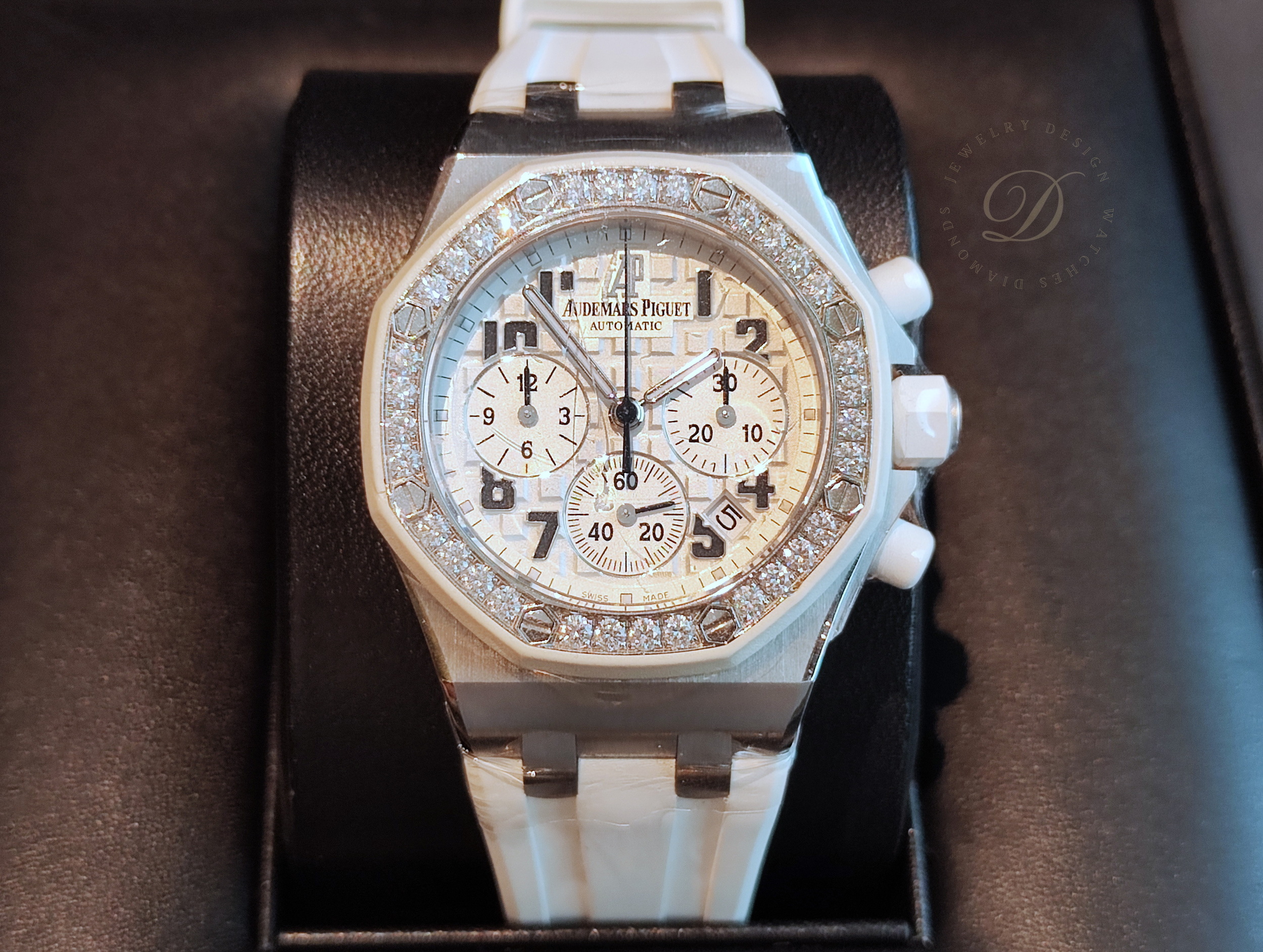 愛彼 AP 皇家橡樹 26048 原鑲鑽圈 錶徑37mm 白色面盤 自動上鍊 計時功能~原廠盒單