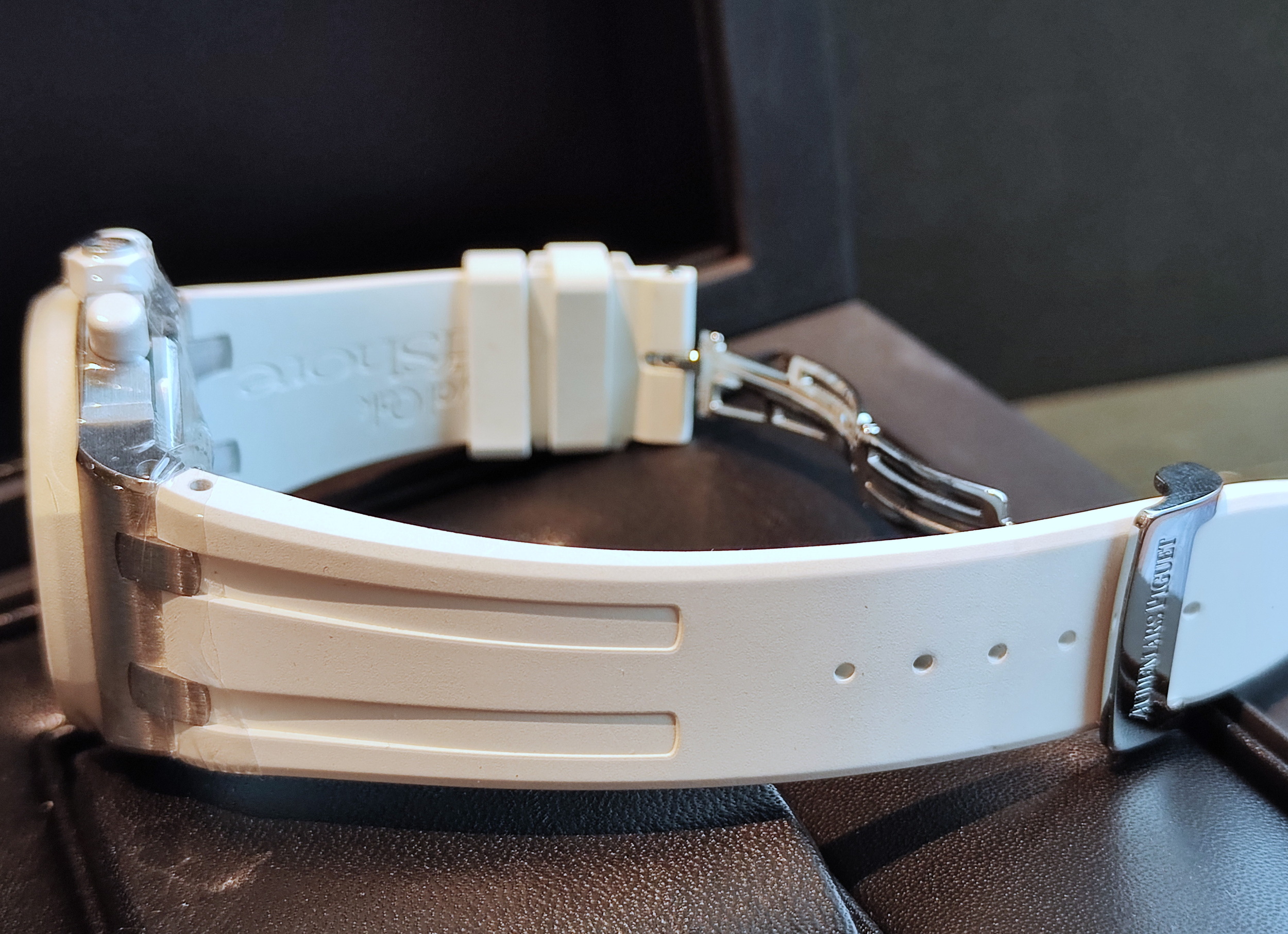 愛彼 AP 皇家橡樹 26048 原鑲鑽圈 錶徑37mm 白色面盤 自動上鍊 計時功能~原廠盒單 5