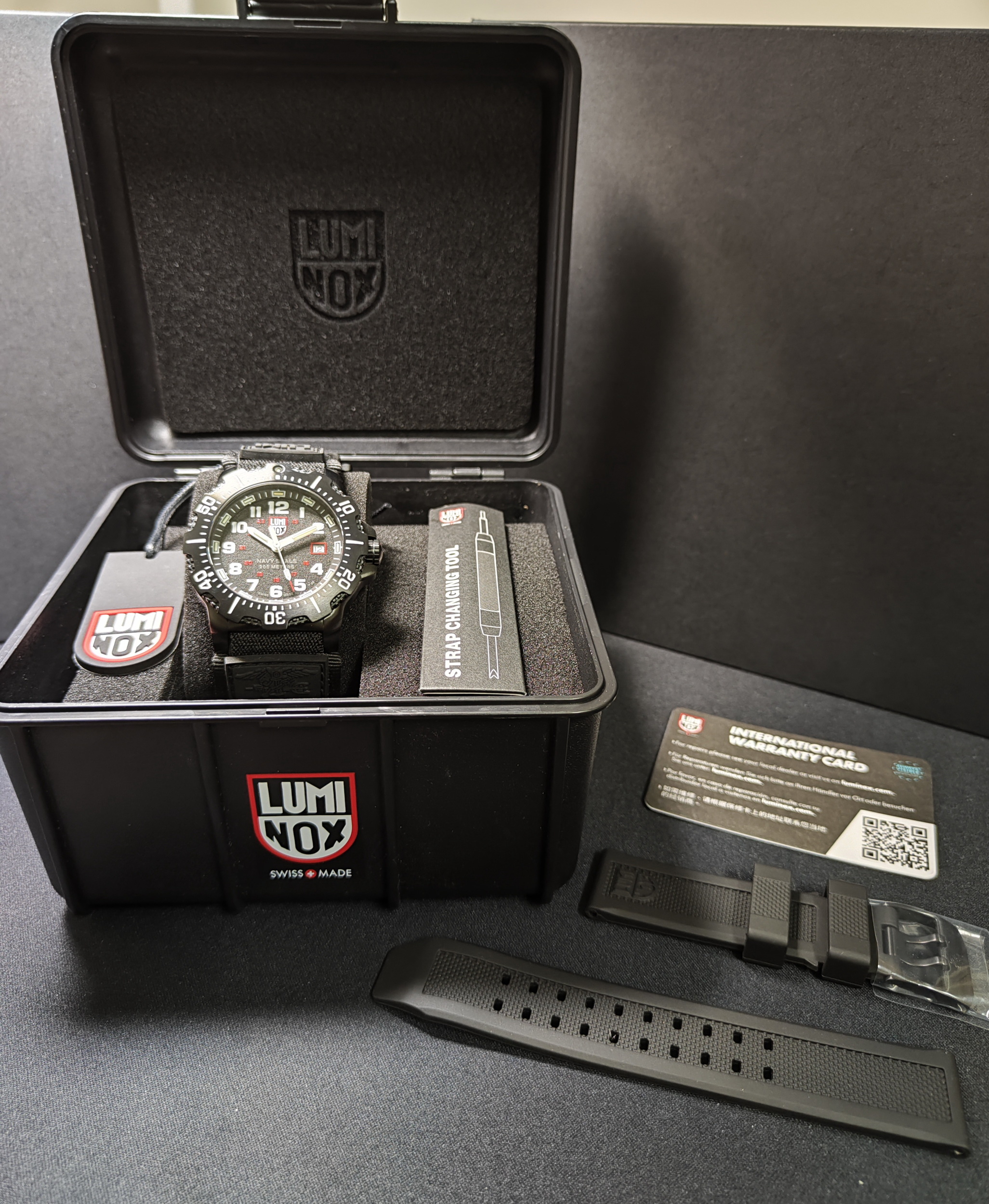 雷明時 Luminox 全新 Navy SEAL 海豹部隊 聯名款 大錶徑46mm 石英機芯 軍錶~原廠盒單 2025 8