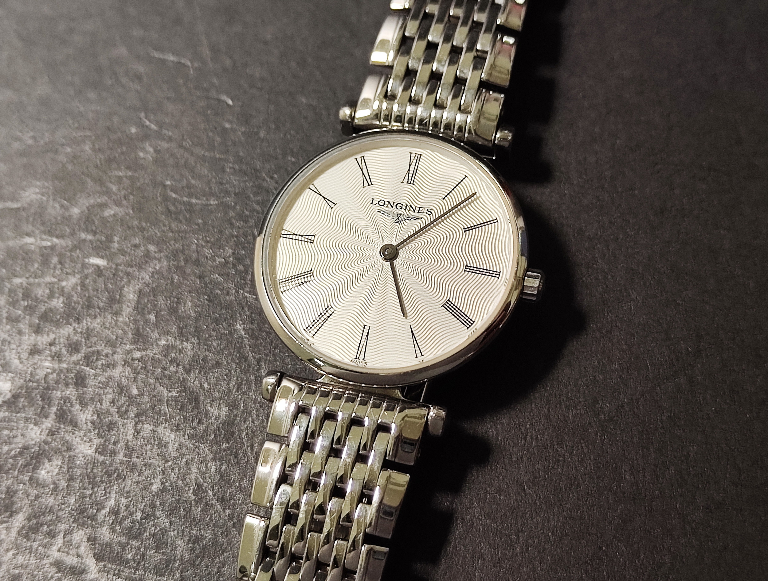 浪琴 嘉嵐系列  銀白色波紋面盤 錶徑24mm 羅馬數字 石英機芯 LADY'S 2