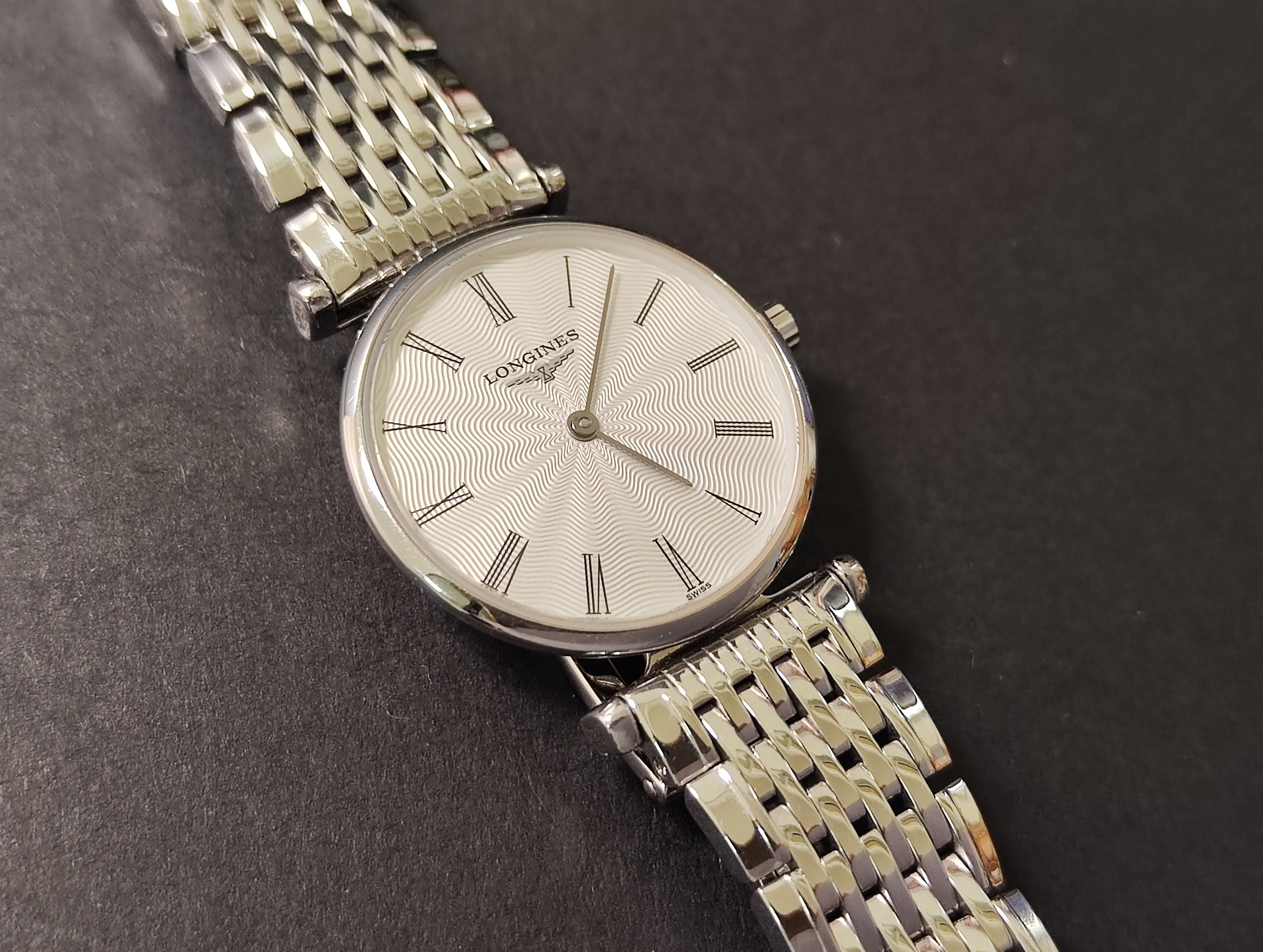 浪琴 嘉嵐系列  銀白色波紋面盤 錶徑24mm 羅馬數字 石英機芯 LADY'S 3