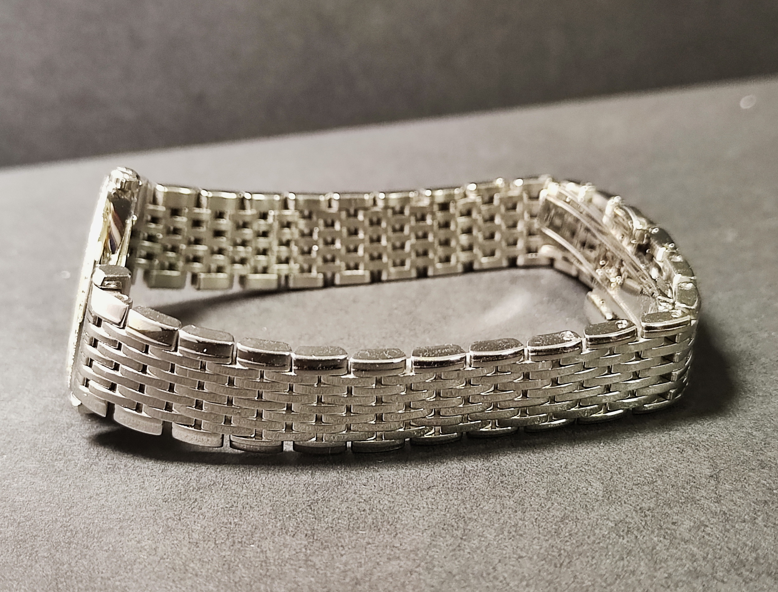 浪琴 嘉嵐系列 原鑲鑽圈 白色面盤 錶徑24mm 羅馬數字 石英機芯 LADY'S 5