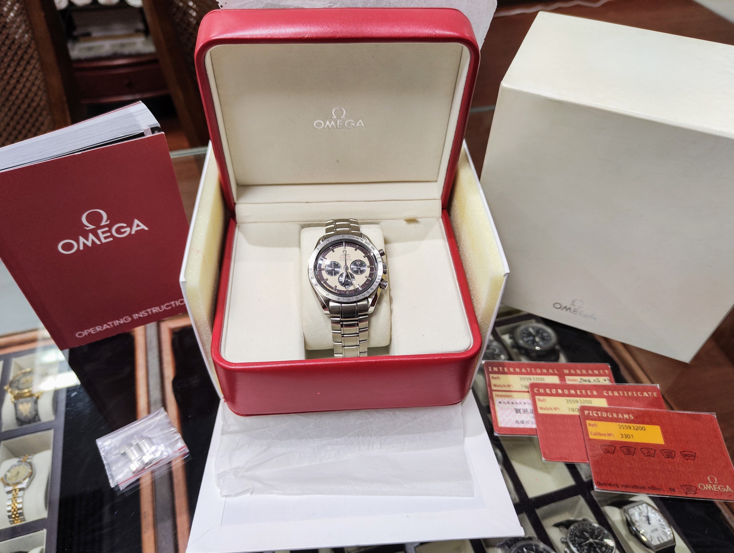 OMEGA 超霸 speedmaster 舒馬克 F1特別款 大錶徑42mm 熊貓面盤 計時功能 全球限量~原廠盒單 9