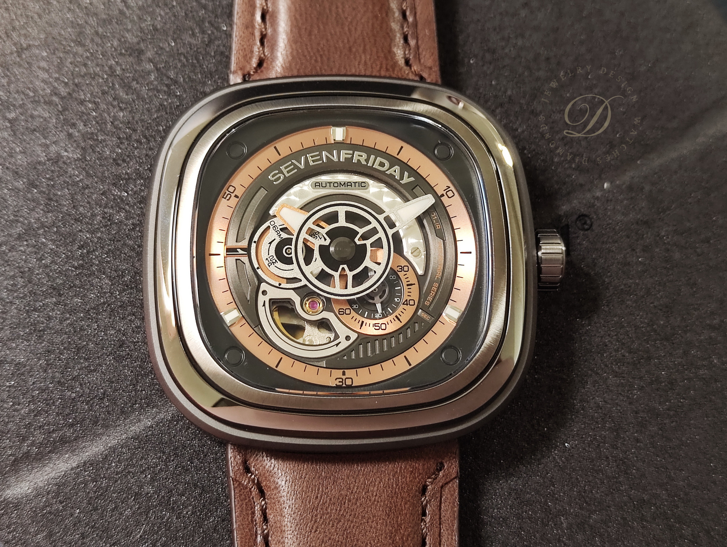 SEVENFRIDAY 全新 P2C/01 咖啡色 鏤空面盤~原廠盒單 2025AD