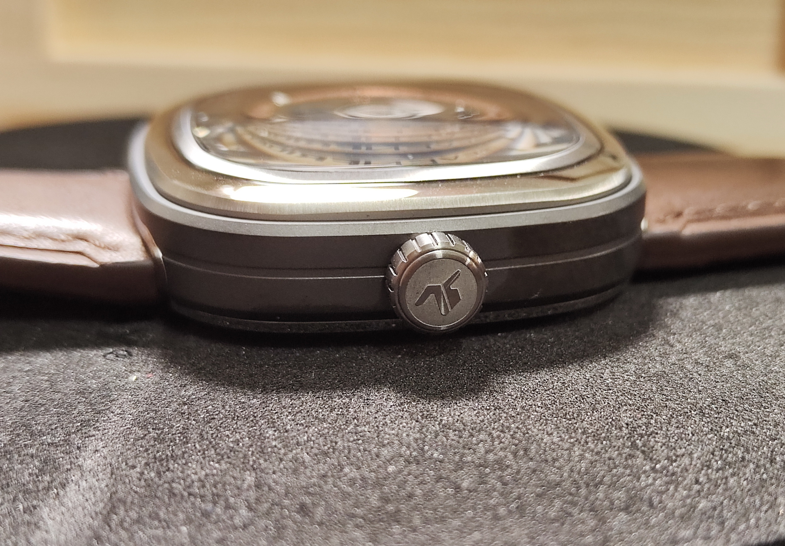 SEVENFRIDAY 全新 P2C/01 咖啡色 鏤空面盤~原廠盒單 2025AD 3