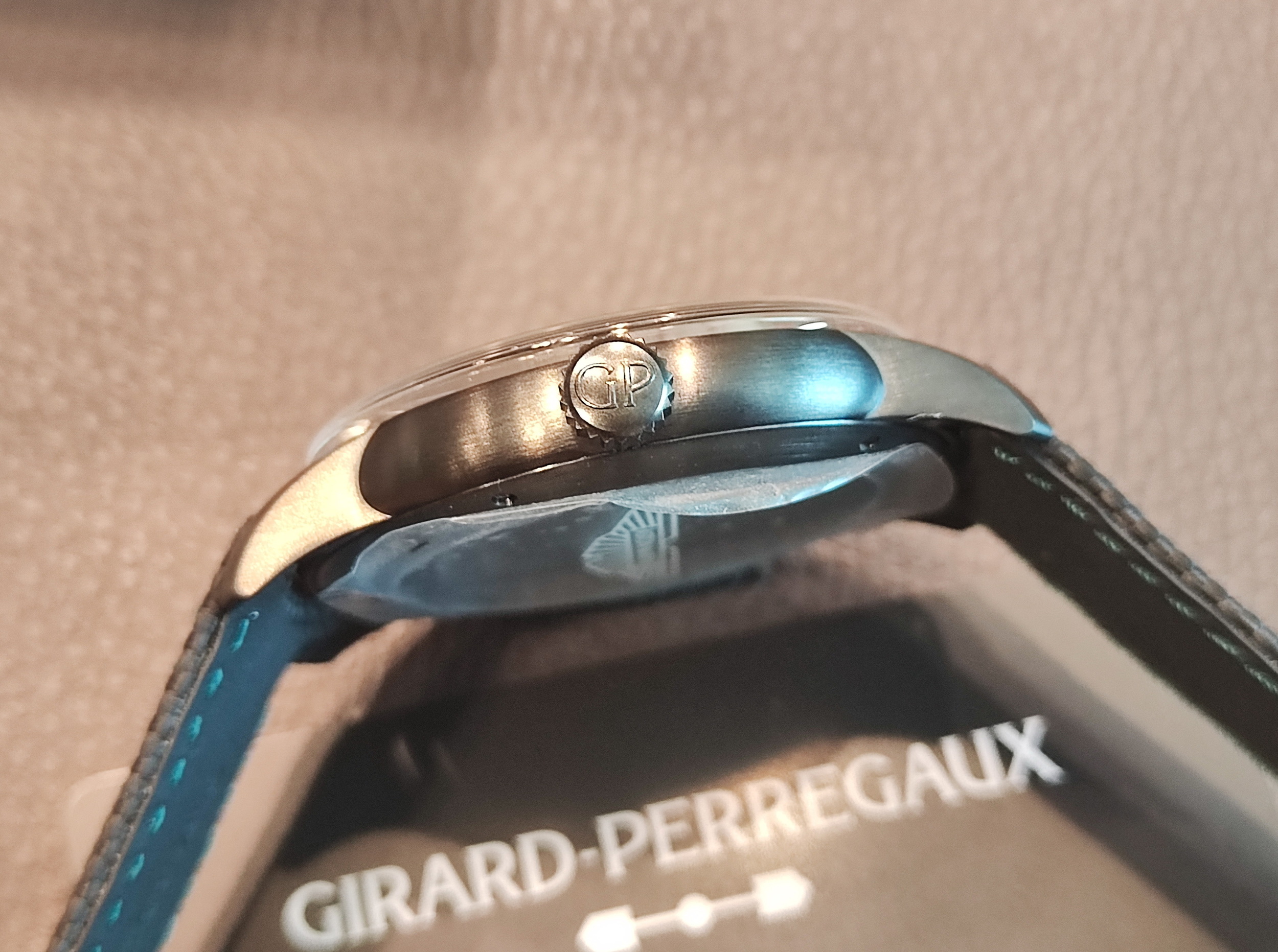 芝柏 GP 全新 Aston Martin 雙飛橋 聯名款 鈦金屬 大錶徑45mm 自動上鍊 鏤空面盤 全球限量~原廠盒單 金橋系列 4