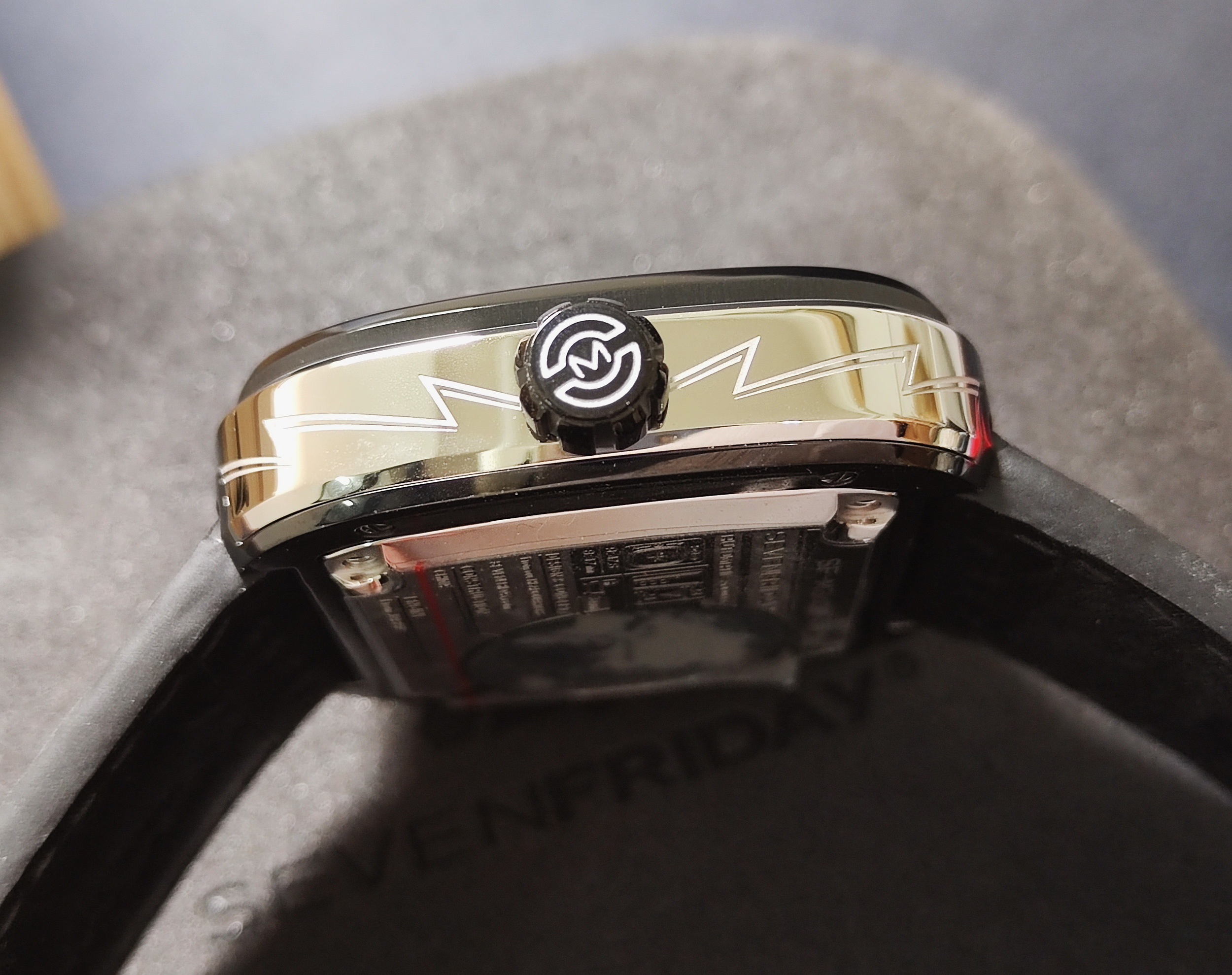 SEVENFRIDAY 全新 M3/08 黑色PVD 自動上鍊 特殊面盤顯示 龐克搖滾風~原廠盒單 2025AD 3