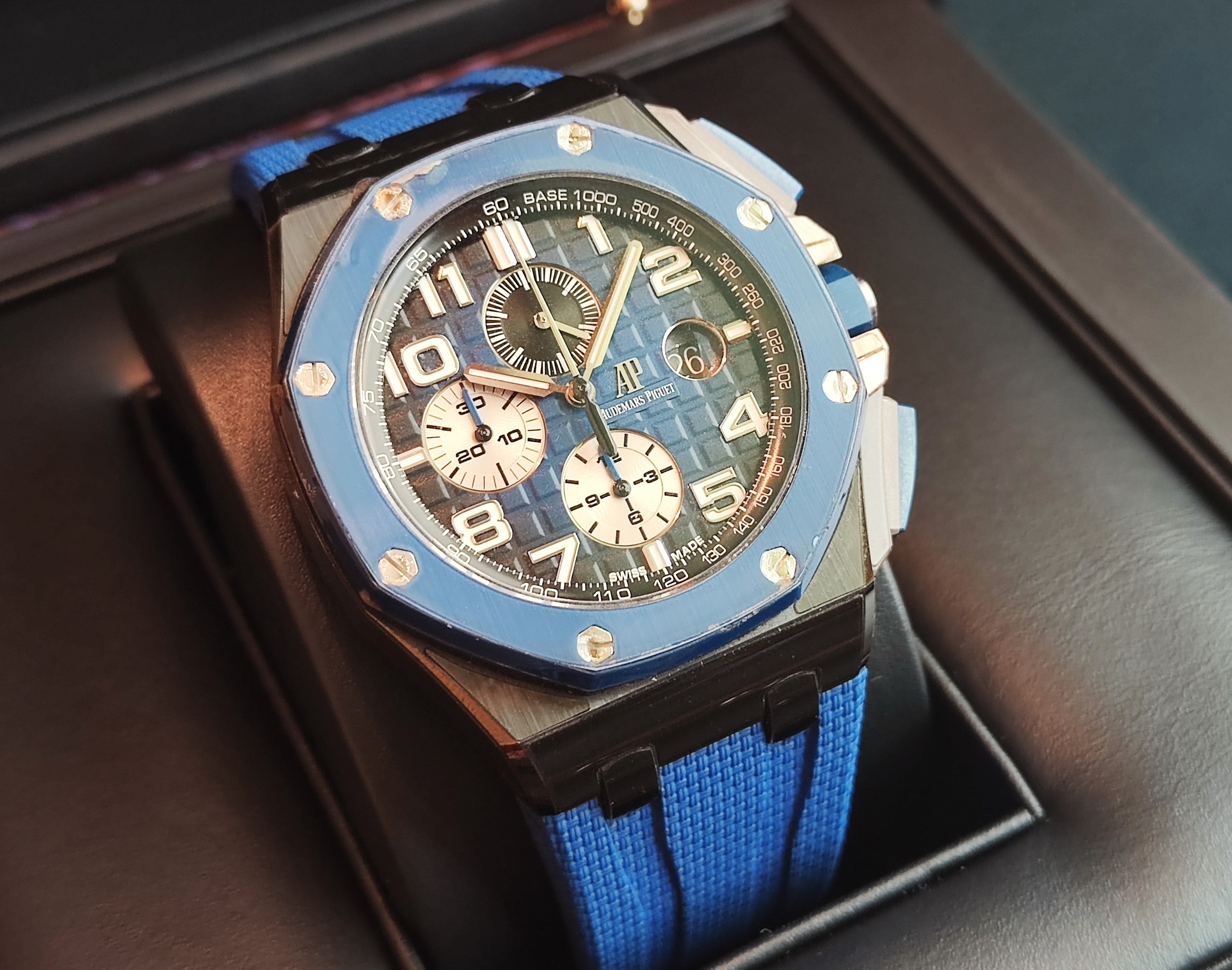 愛彼 AP 皇家橡樹 26405CE 藍/黑色陶瓷 煙燻藍面 大錶徑44mm 自動上鍊 計時功能~原廠盒單