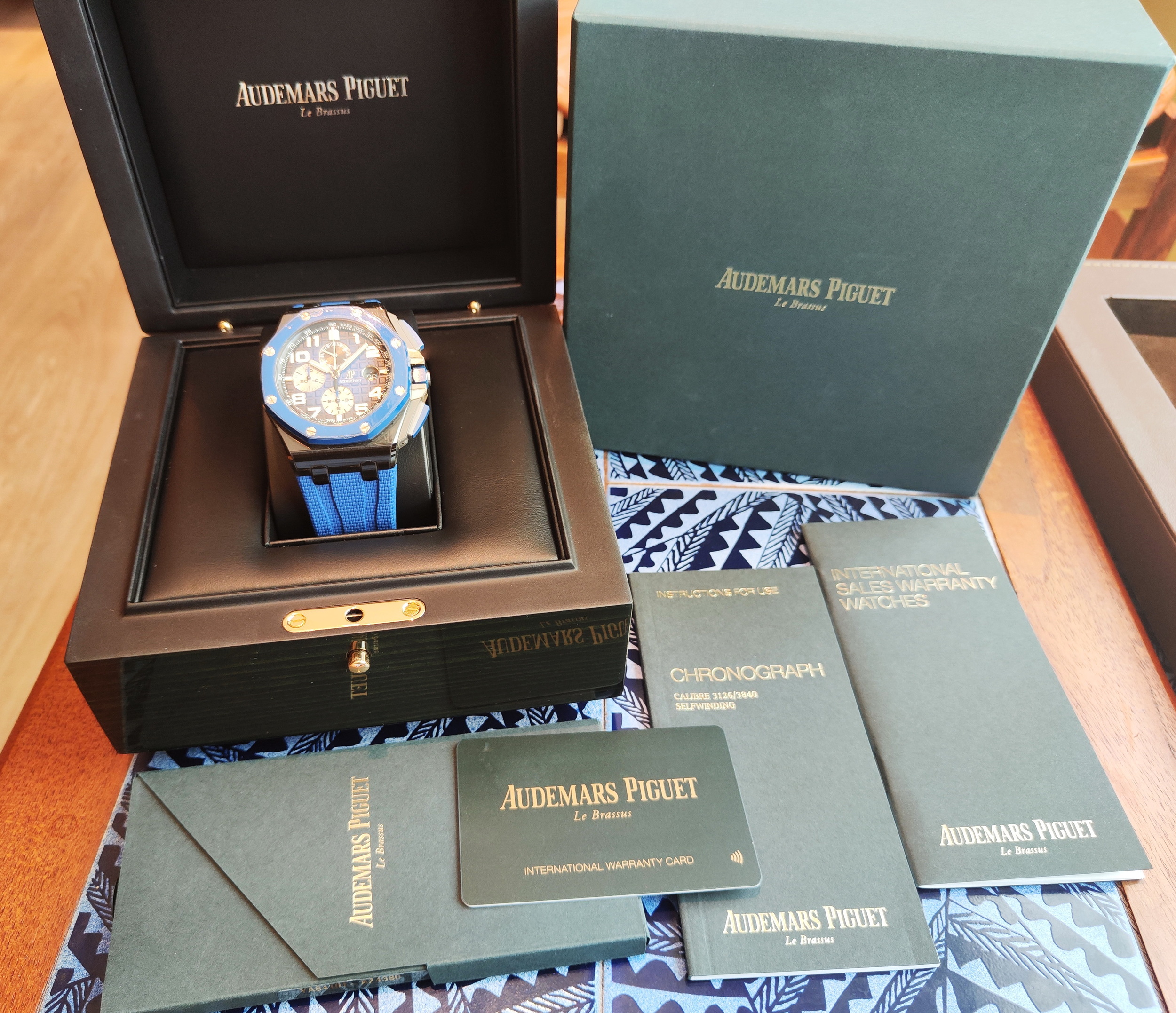 愛彼 AP 皇家橡樹 26405CE 藍/黑色陶瓷 煙燻藍面 大錶徑44mm 自動上鍊 計時功能~原廠盒單 8