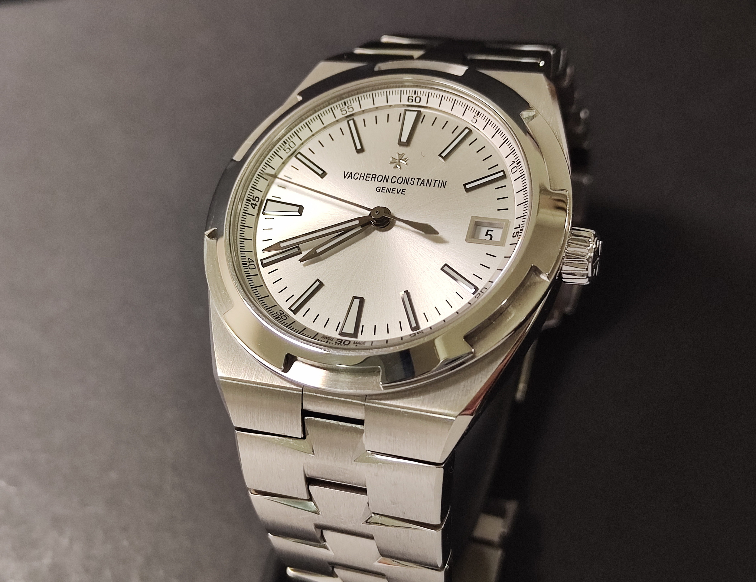 江詩丹頓 VC Oversea 縱橫四海 4500V 銀色面盤 錶徑41mm 自動上鍊 快拆三錶帶~原廠盒單 2020 2