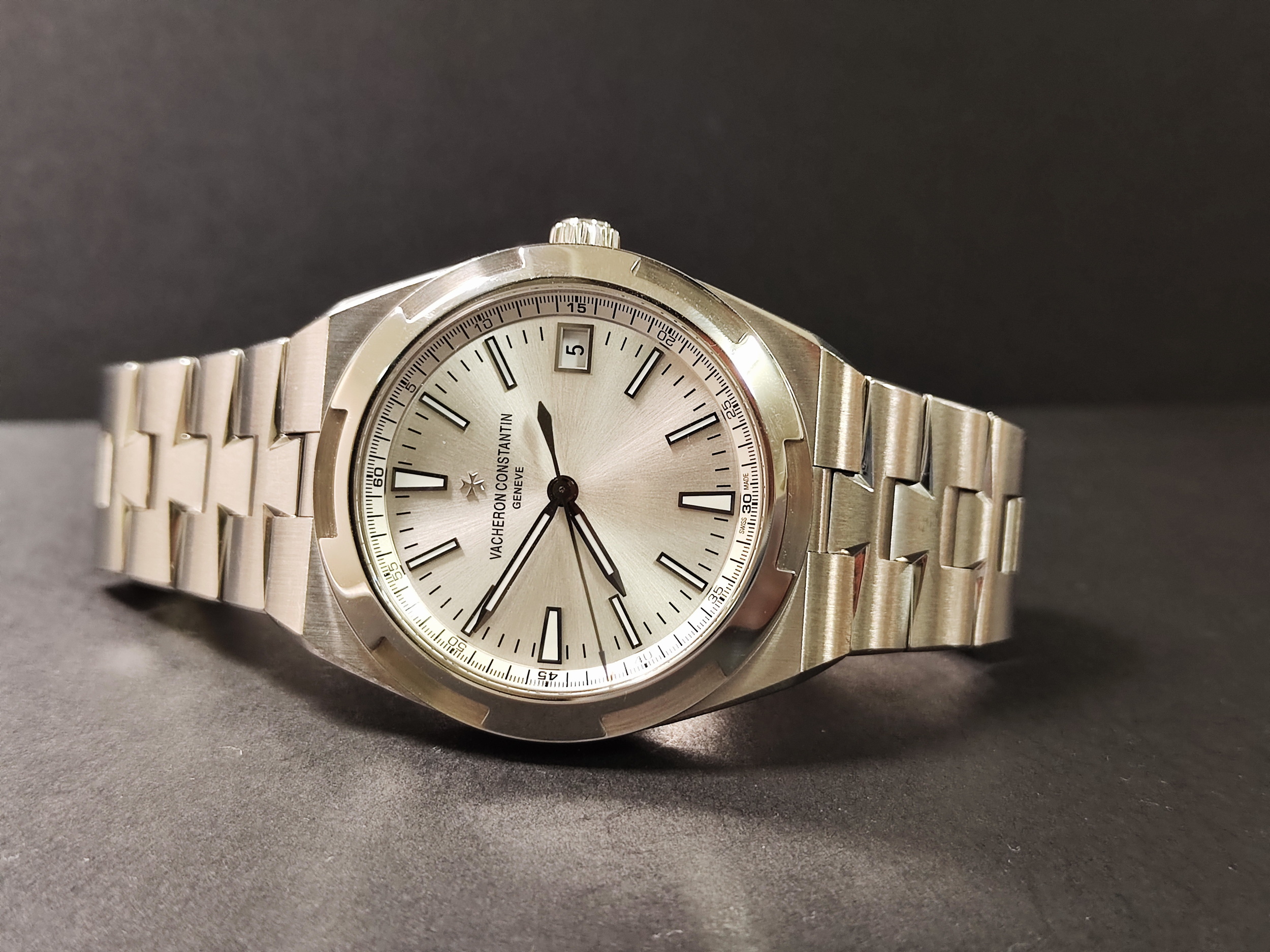 江詩丹頓 VC Oversea 縱橫四海 4500V 銀色面盤 錶徑41mm 自動上鍊 快拆三錶帶~原廠盒單 2020 8