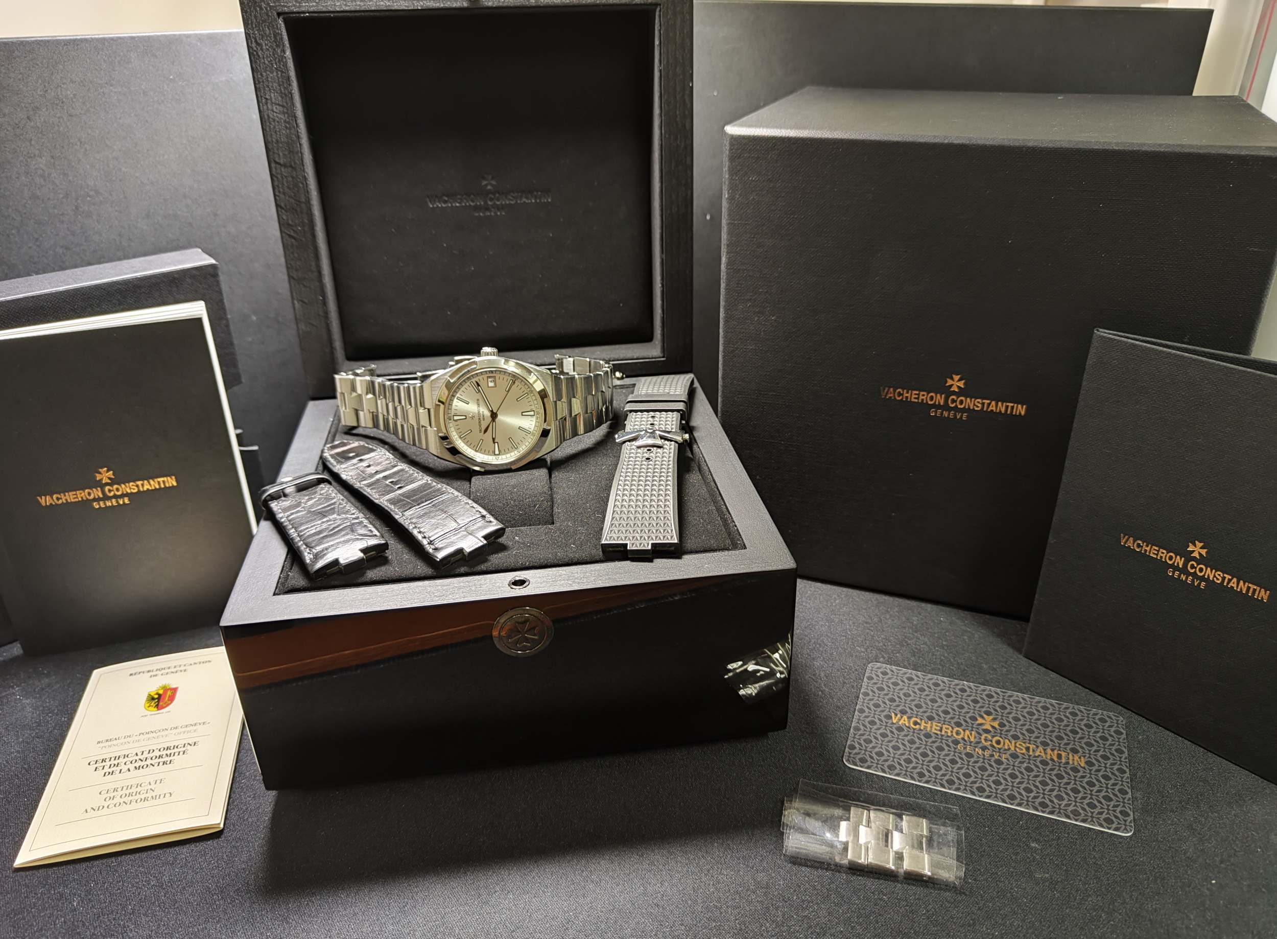 江詩丹頓 VC Oversea 縱橫四海 4500V 銀色面盤 錶徑41mm 自動上鍊 快拆三錶帶~原廠盒單 2020 9