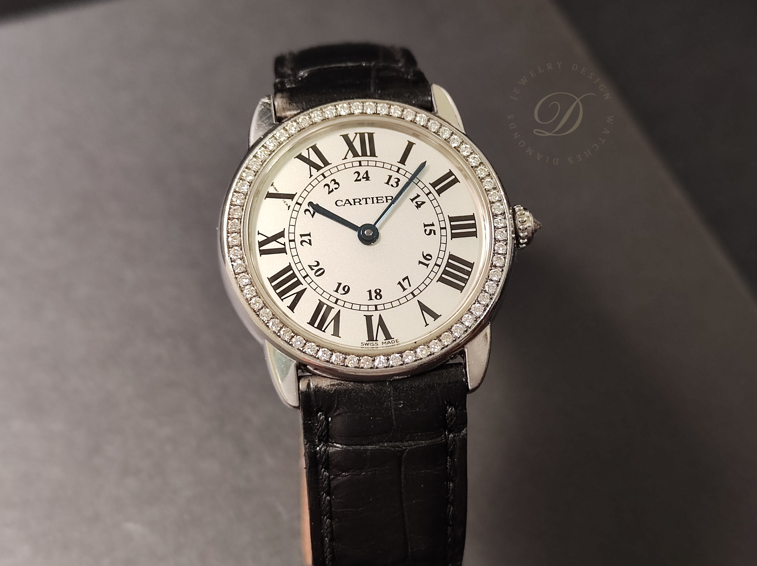 CARTIER 卡地亞 Ronde Solo 精鑲鑽錶 石英機芯 錶徑29mm 羅馬數字 坦克系列 tank可參考