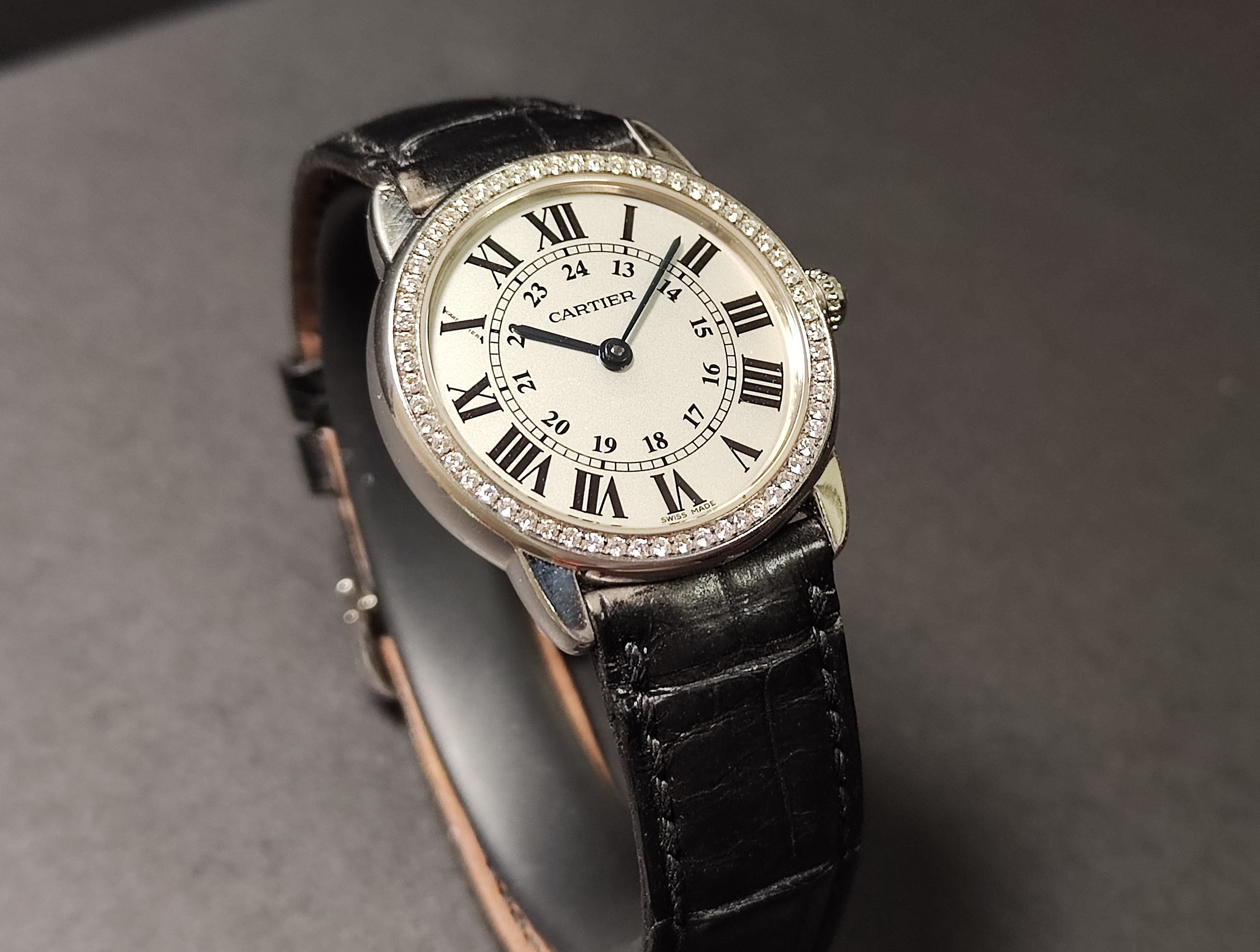 CARTIER 卡地亞 Ronde Solo 精鑲鑽錶 石英機芯 錶徑29mm 羅馬數字 坦克系列 tank可參考 2