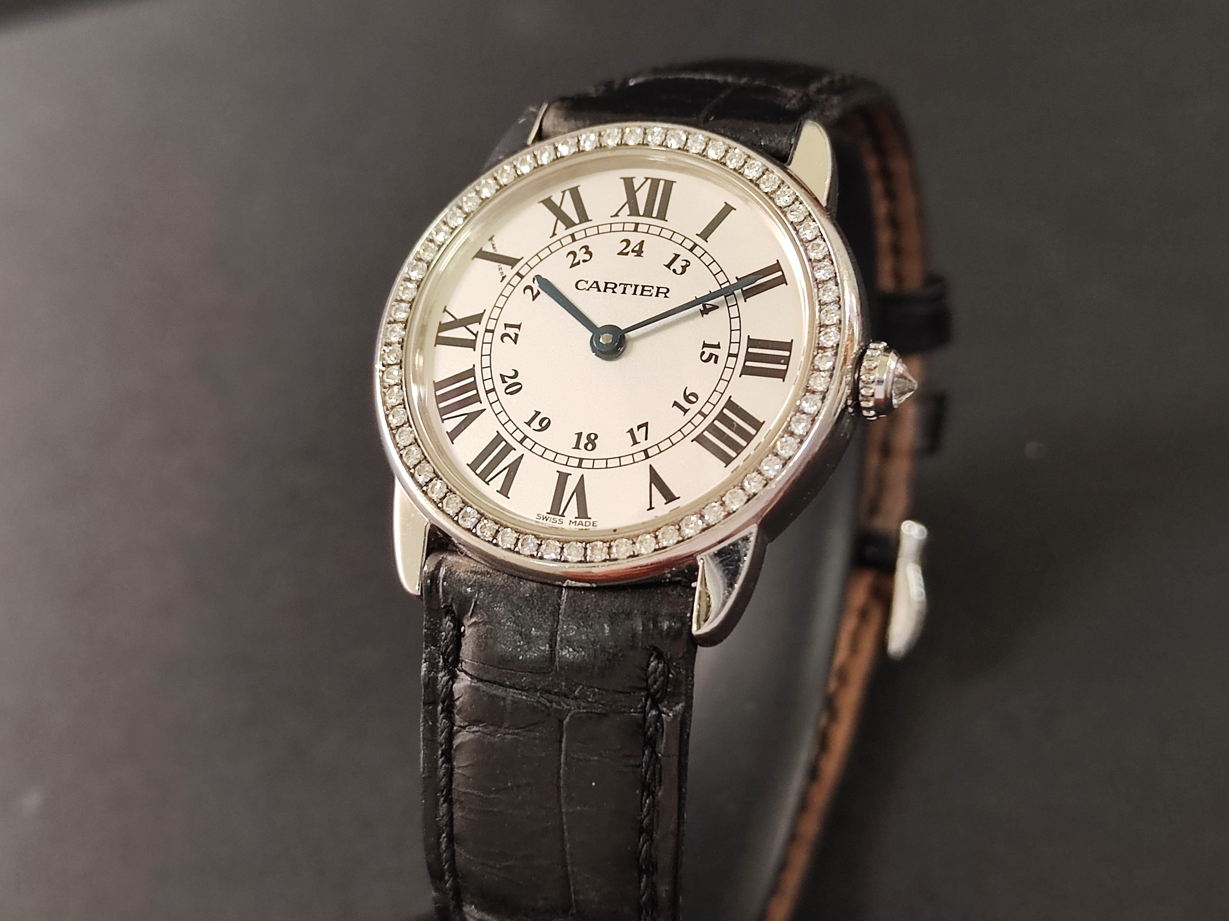 CARTIER 卡地亞 Ronde Solo 精鑲鑽錶 石英機芯 錶徑29mm 羅馬數字 坦克系列 tank可參考 3