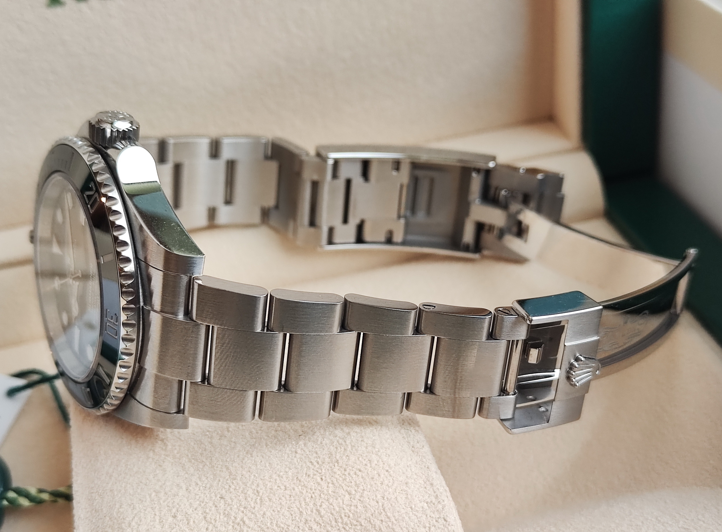 勞力士 124060 無曆 黑水鬼 大錶徑41mm 自動上鍊 陶瓷圈~原廠盒單 2025近新 114060可參考 4