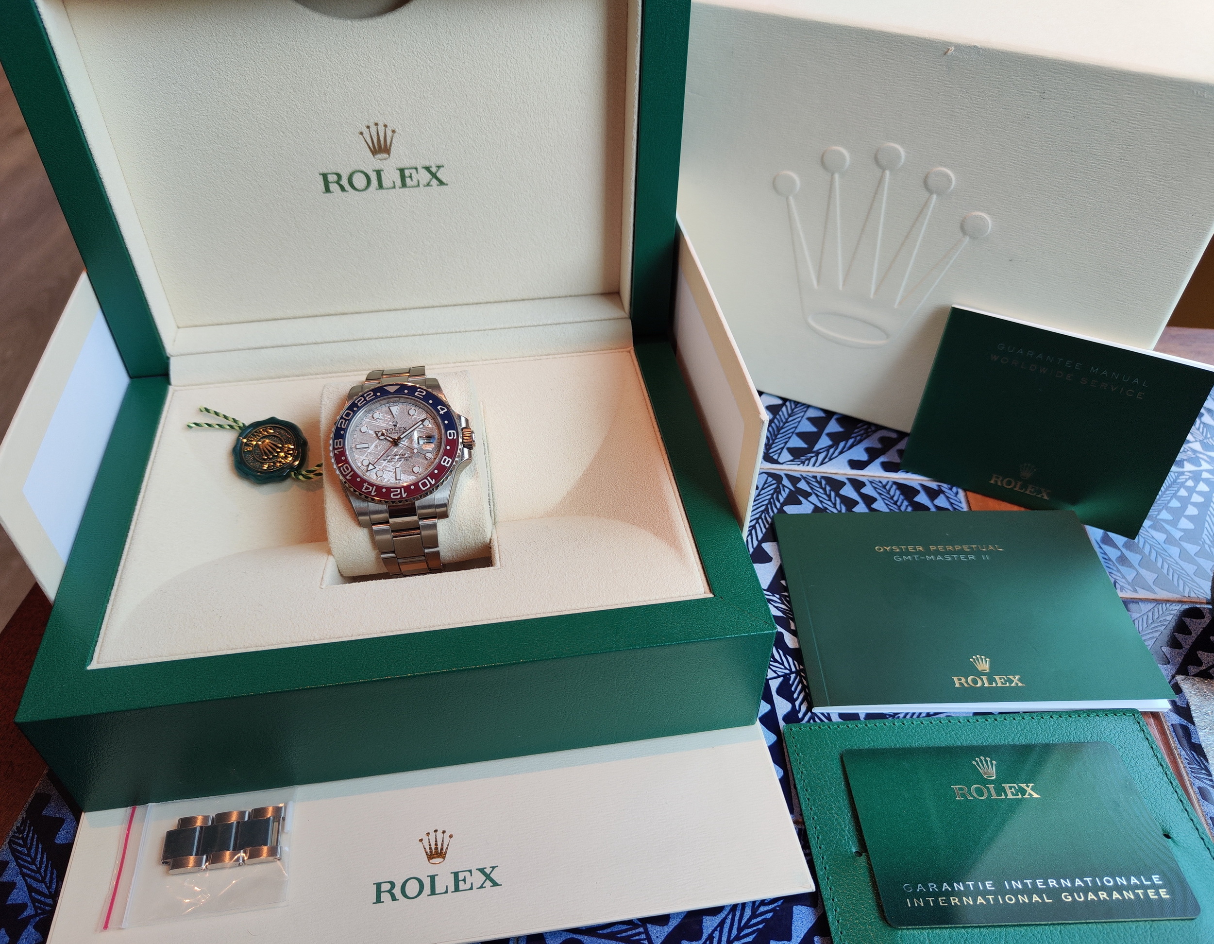 勞力士 126719 白金 隕石面 紅藍圈 百事圈 錶徑40mm 兩地時間 GMT 雙色陶瓷圈 近新~原廠盒單 2024 9