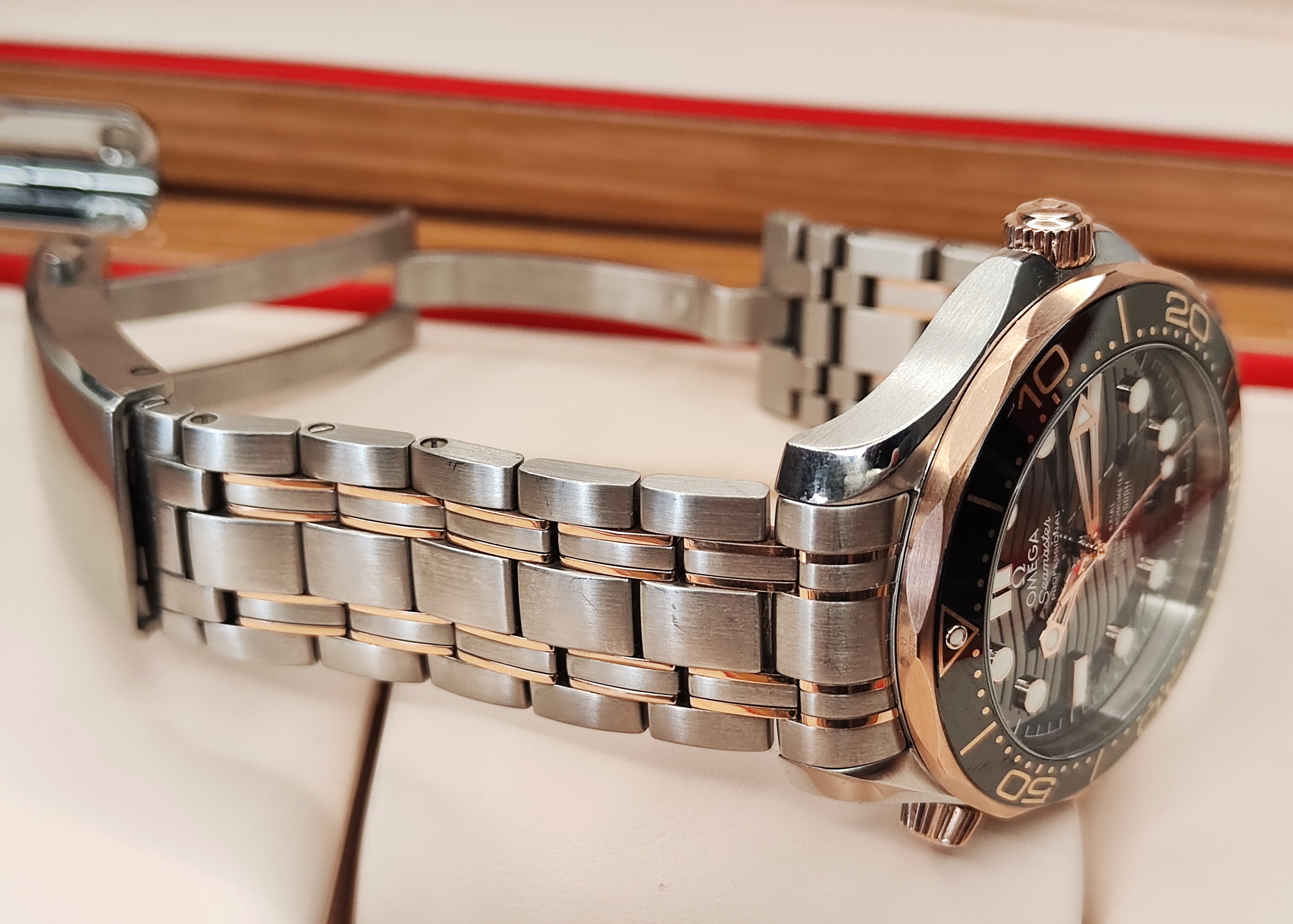 OMEGA 最新款 半玫瑰金 大海馬 大錶徑42mm 黑色陶瓷圈 大黑馬 原廠半金鍊帶~原廠盒單 2020 7